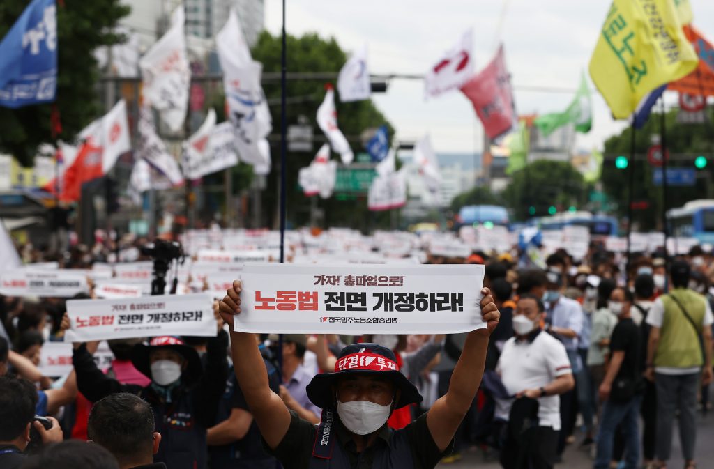 epa09319653 Members of the Korean Confederation of Trade Unions (KCTU) march down the Jongno district, demanding a revision to the labor act, during a rally in Seoul, South Korea, 03 July 2021.  EPA-EFE/YONHAP SOUTH KOREA OUT