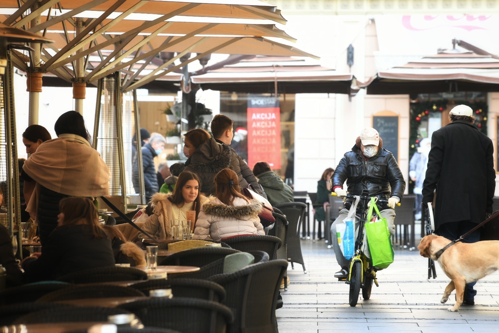 beograd grad, kafici, prazni kafici, sedenje u kaficima
