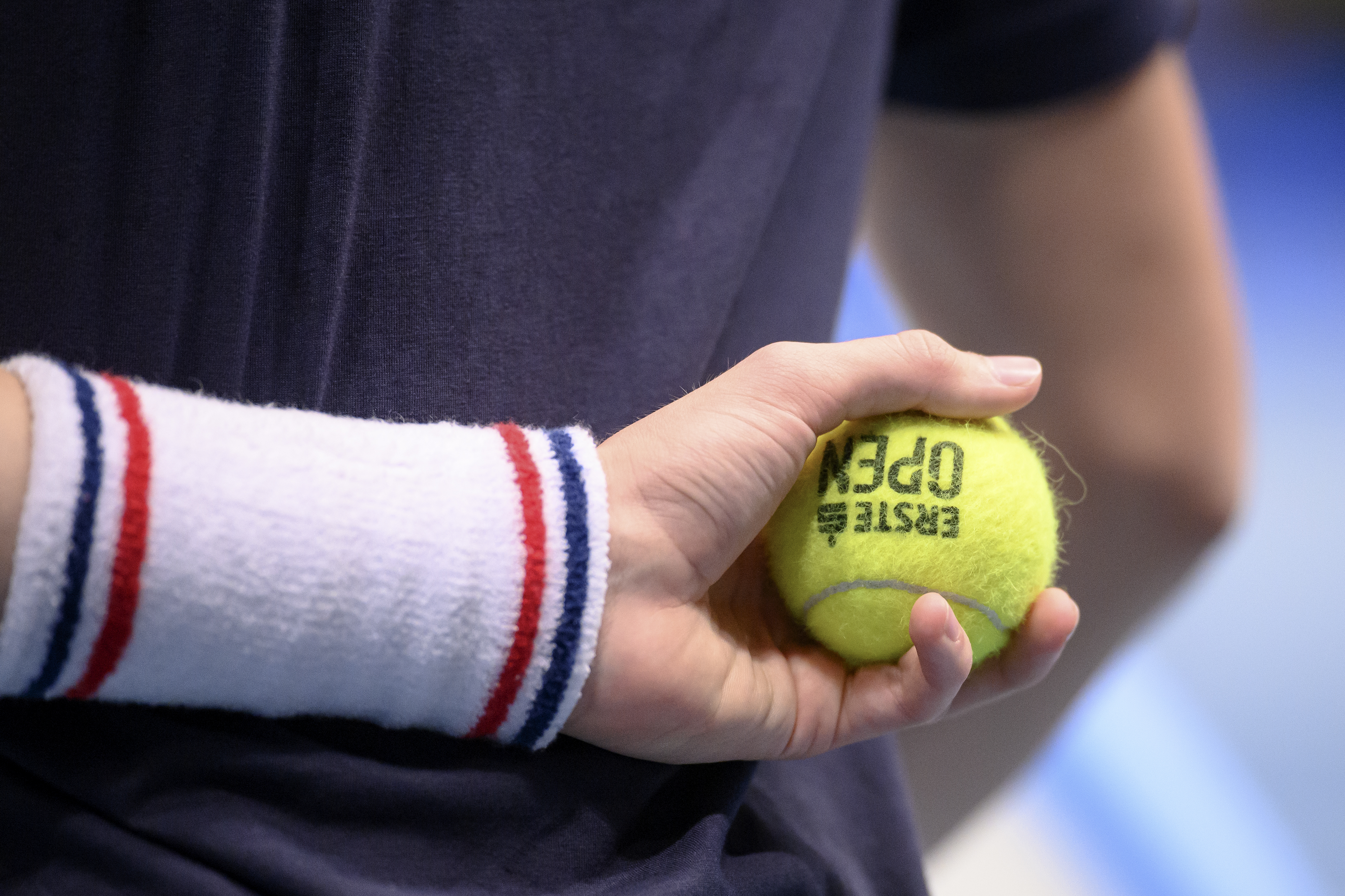 epa09547444 A ball boy holds a ball during the first round match between Alexander Zverev of Germany and Filip Krajinovic of Serbia at the Erste Bank Open ATP tennis tournament in Vienna, Austria, 26 October 2021.  EPA-EFE/CHRISTIAN BRUNA