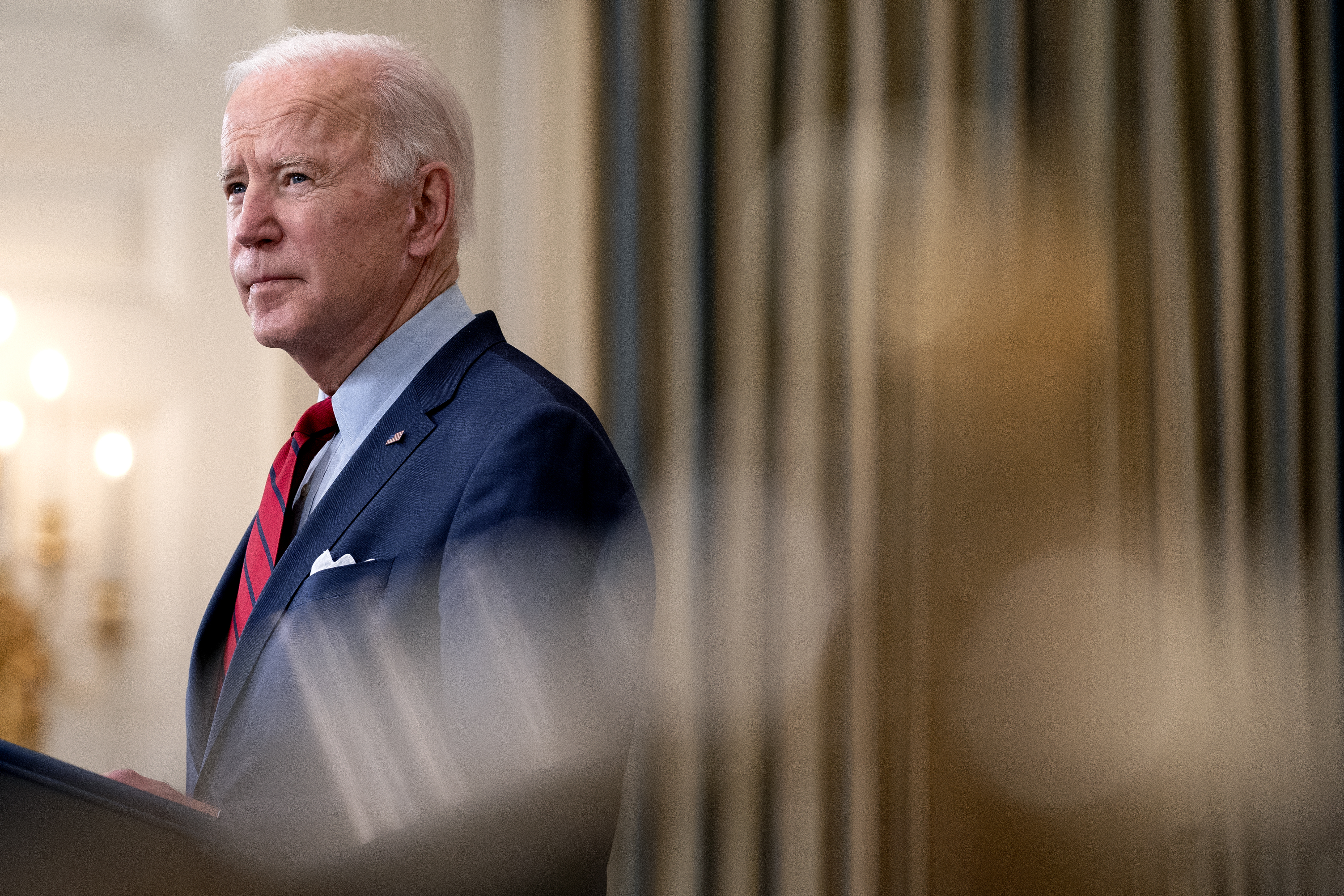epa09092199 US President Joe Biden delivers remarks on the mass shooting in Boulder, Colorado, in the State Dining Room of the White House in Washington, DC, USA, 23 March 2021.  EPA-EFE/STEFANI REYNOLDS / POOL