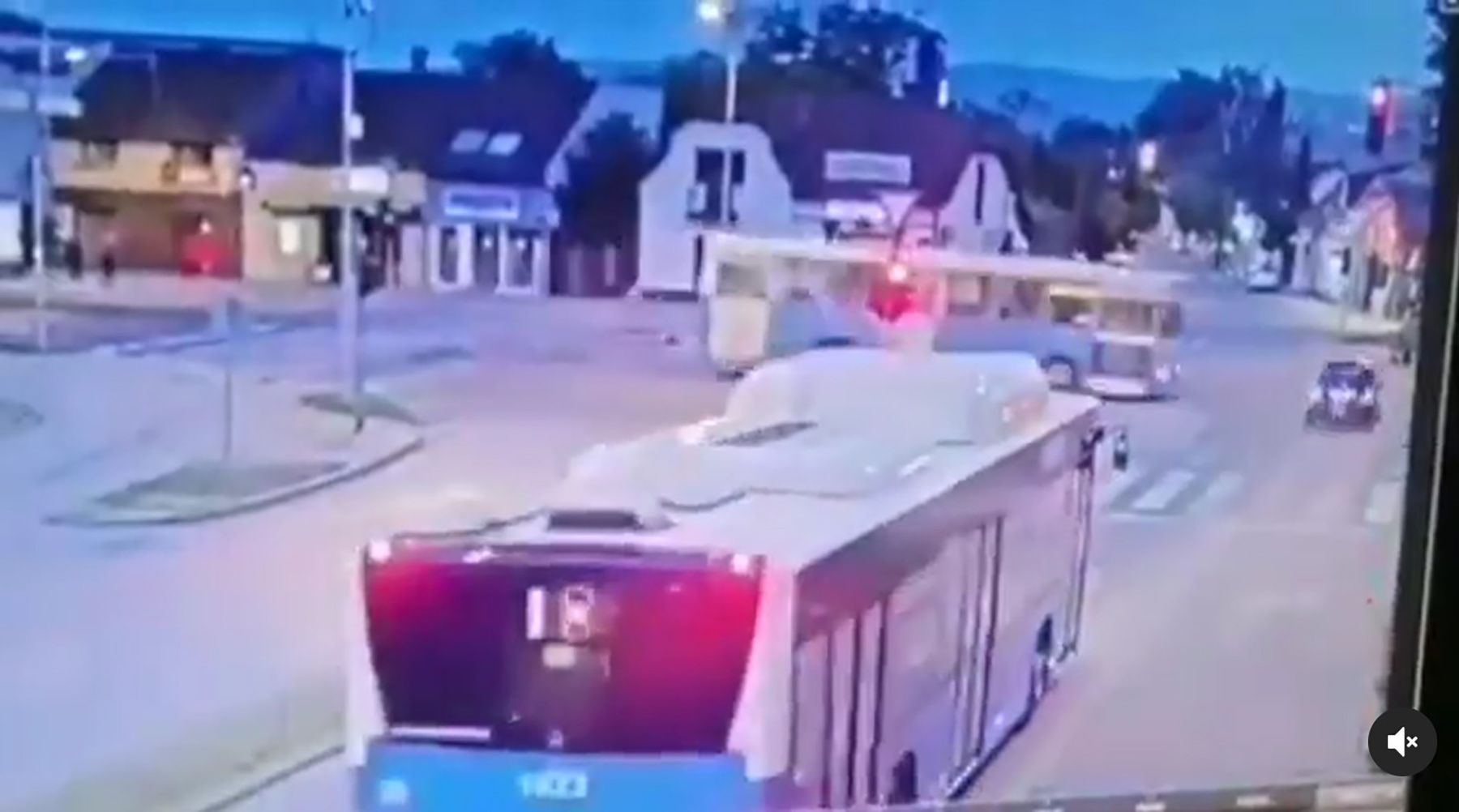 novi sad, autobus, automobil, zamalo sudar