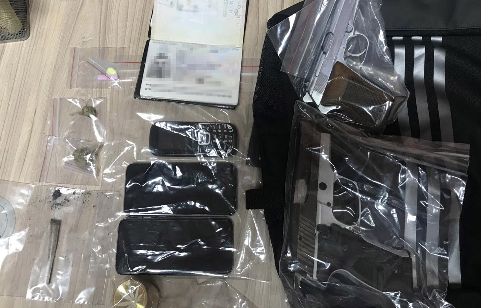 Oružje, pištolj, hapšenje Foto: MUP Srbija