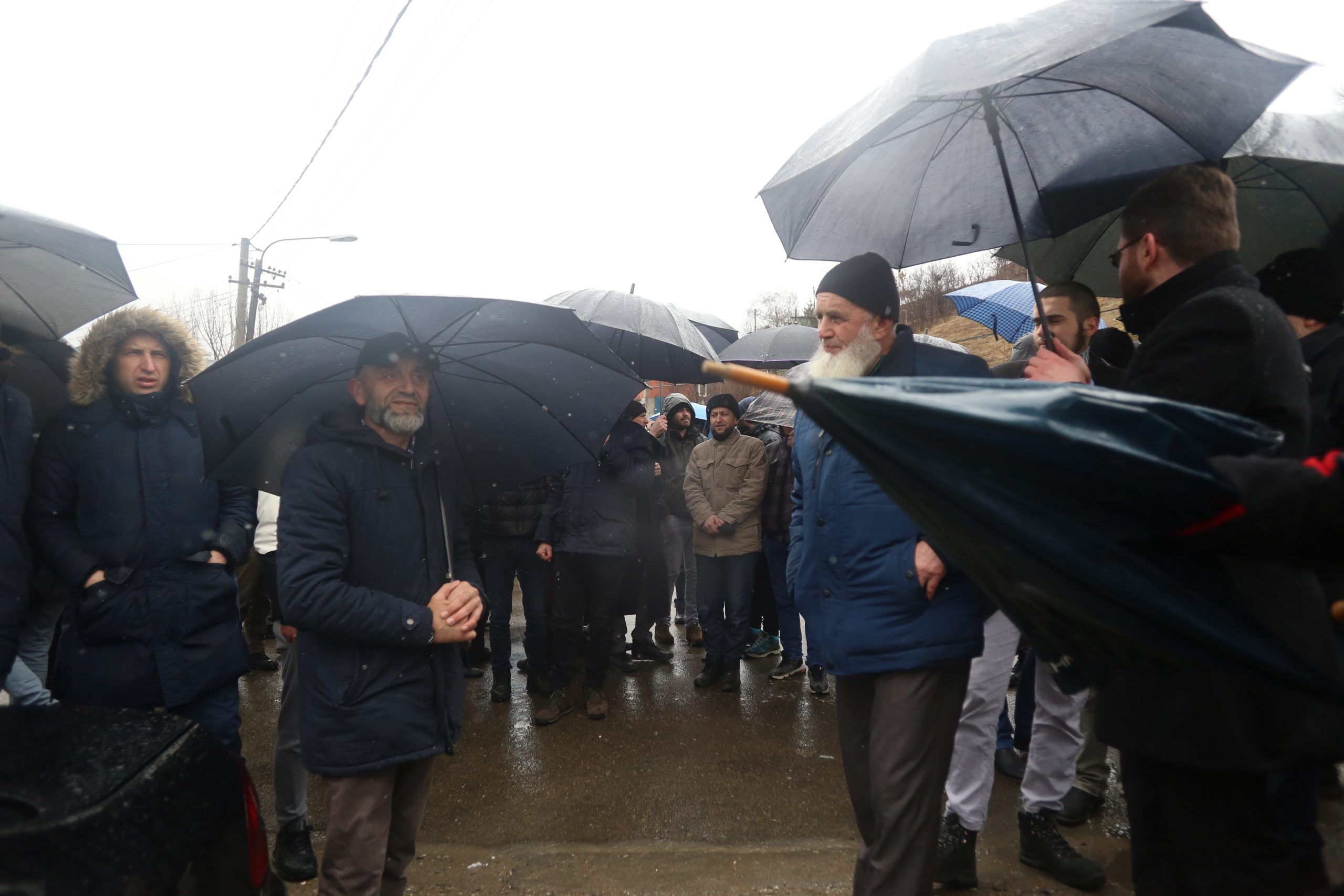 Novi Pazar, Vernici sprečili sudskog izvršitelja da dođe na gradište