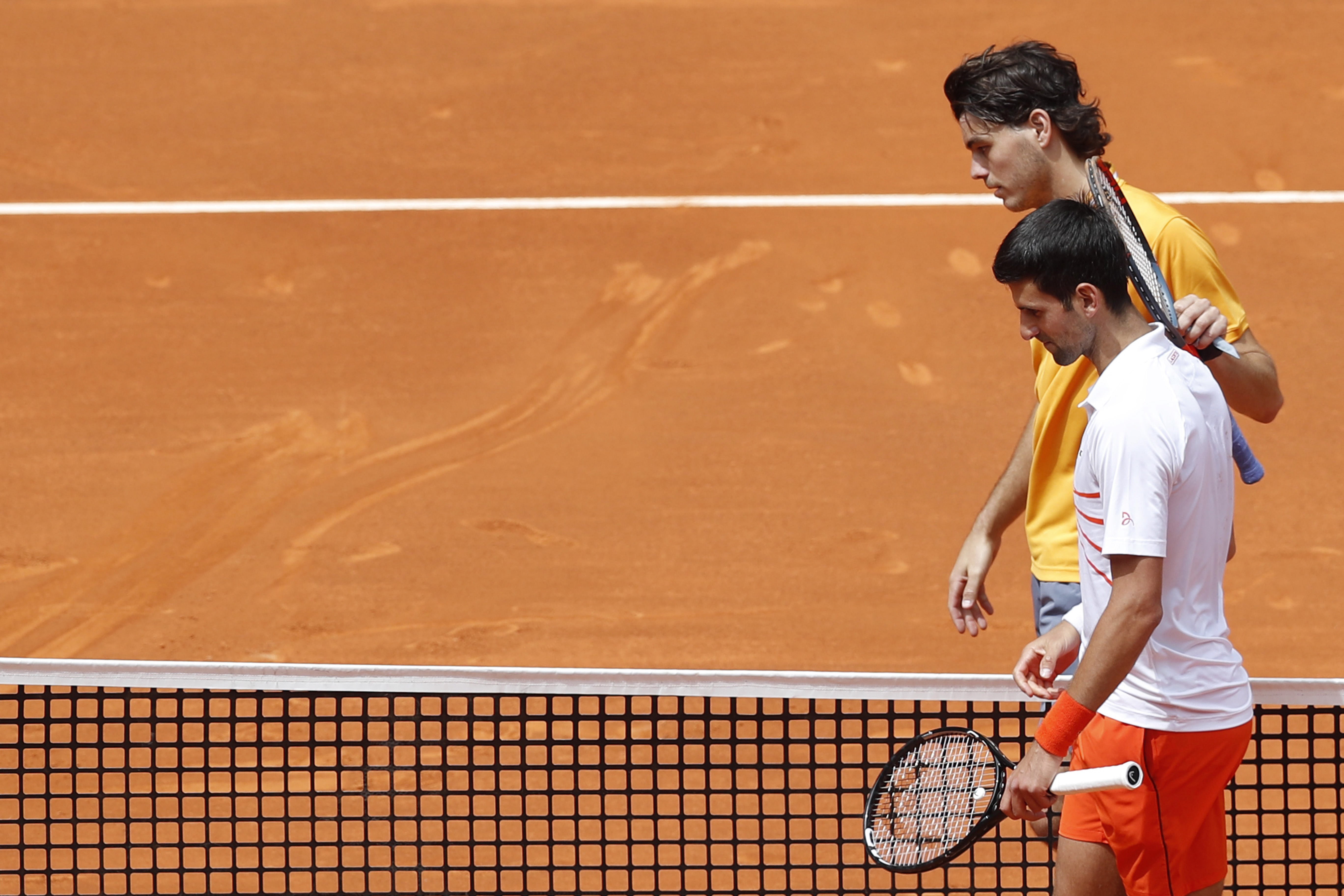 epa07553775 Serbian player Novak Djokovic (down) celebrates winning his men's second round match against US player Taylor Fritz (top) at the Mutua Madrid Open tennis tournament in Madrid, Spain, 07 May 2019.  EPA-EFE/JAVIER LIZON