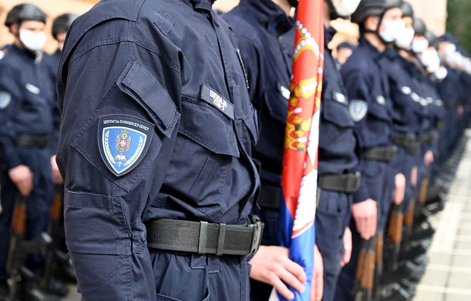 Sremska Kamenica, 02.04.20201. - Ministar unutrasnjih poslova Aleksandar Vulin obisao je danas polaznike 28. i 29. klase Centra za osnovnu policijsku obuku koji se nalaze na obuci u Sremskoj Kamenici