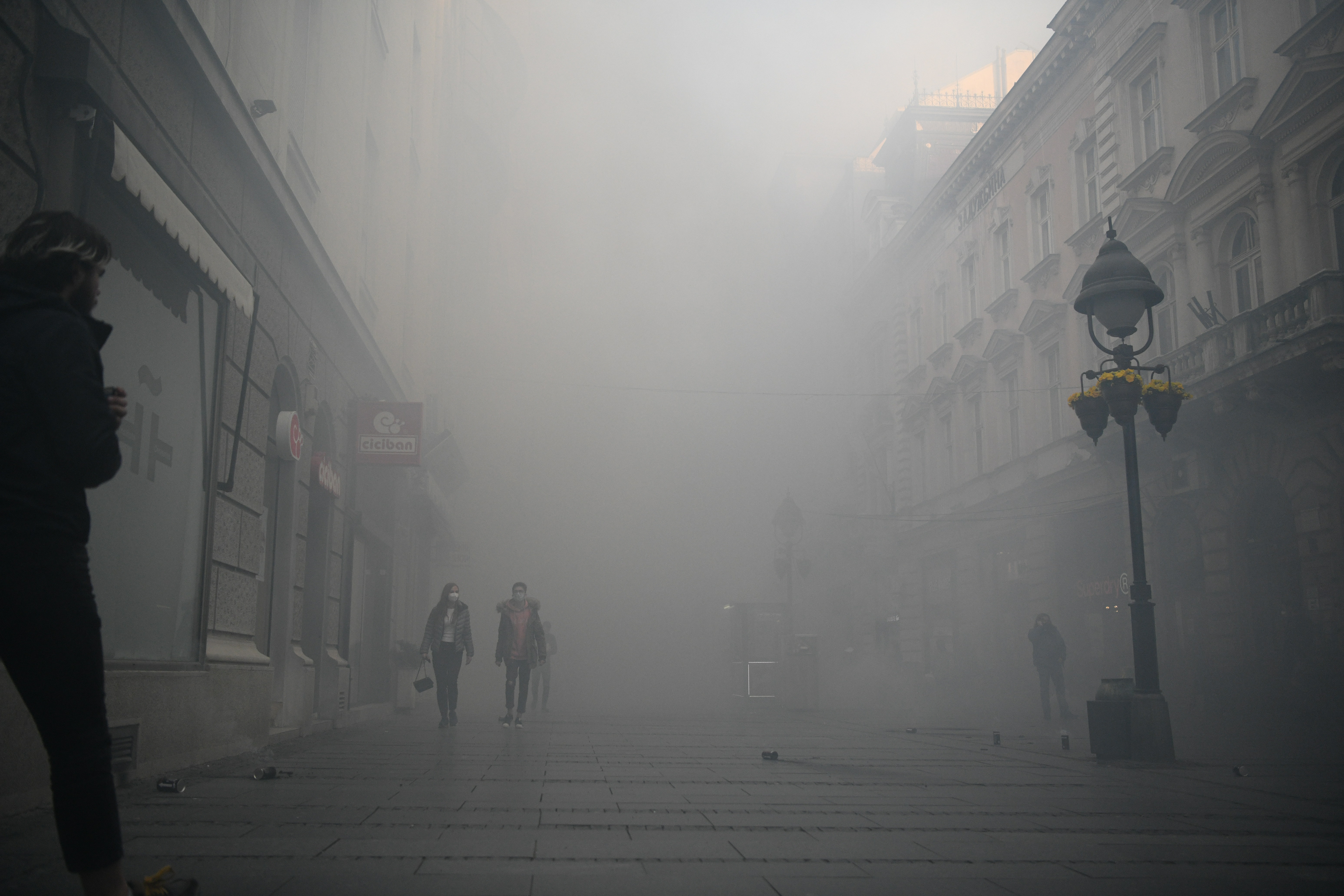 Beograd 05.04.2021. Dimne bombe, dimna bomba, centar grada, Knez Mihailov ulica Foto: Filip Krainčanić/Nova.rs