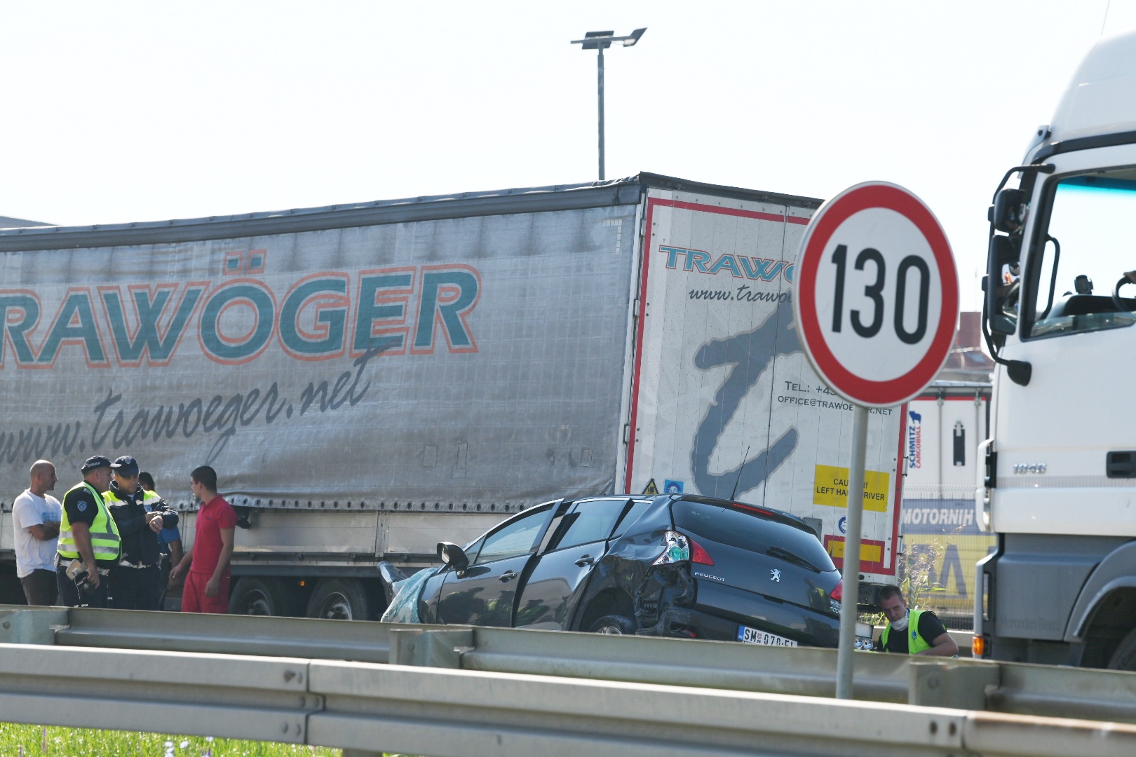 Beograd 09.09.2020. Saobraćajna nesreća, udes, sudar, automobil, kamion, šleper, petlja, Dobanovci Foto: Vesna Lalić/Nova.rs