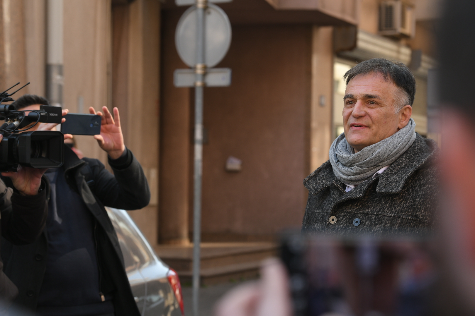 Beograd 26.03.2021. Branislav Lecic ispred stanice policije, 29. novembar, polazi na saslusanje u policiju. Foto: Nemanja Jovanović/Nova.rs