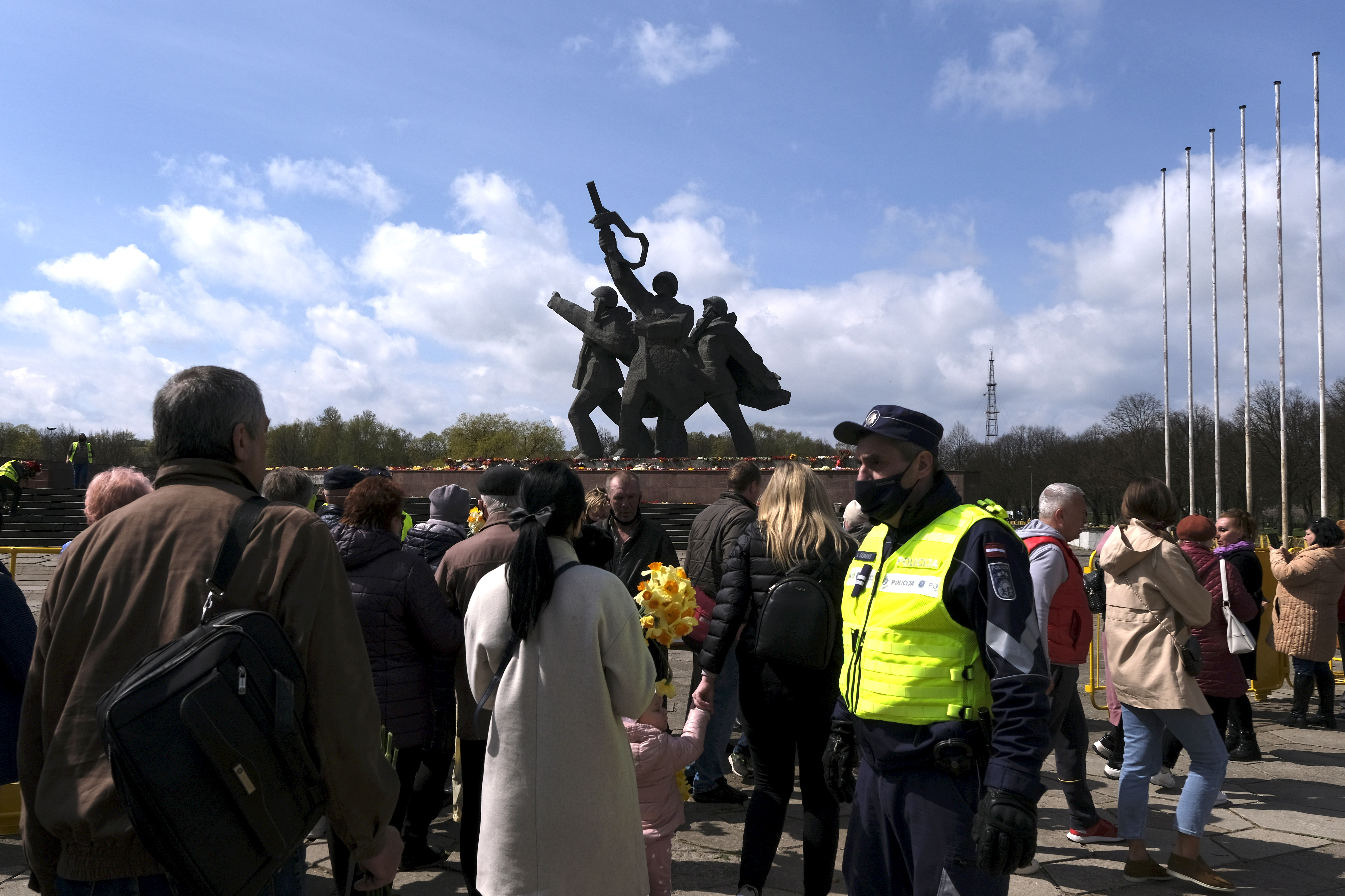 Victory Day in Latvia, Riga, spomenik