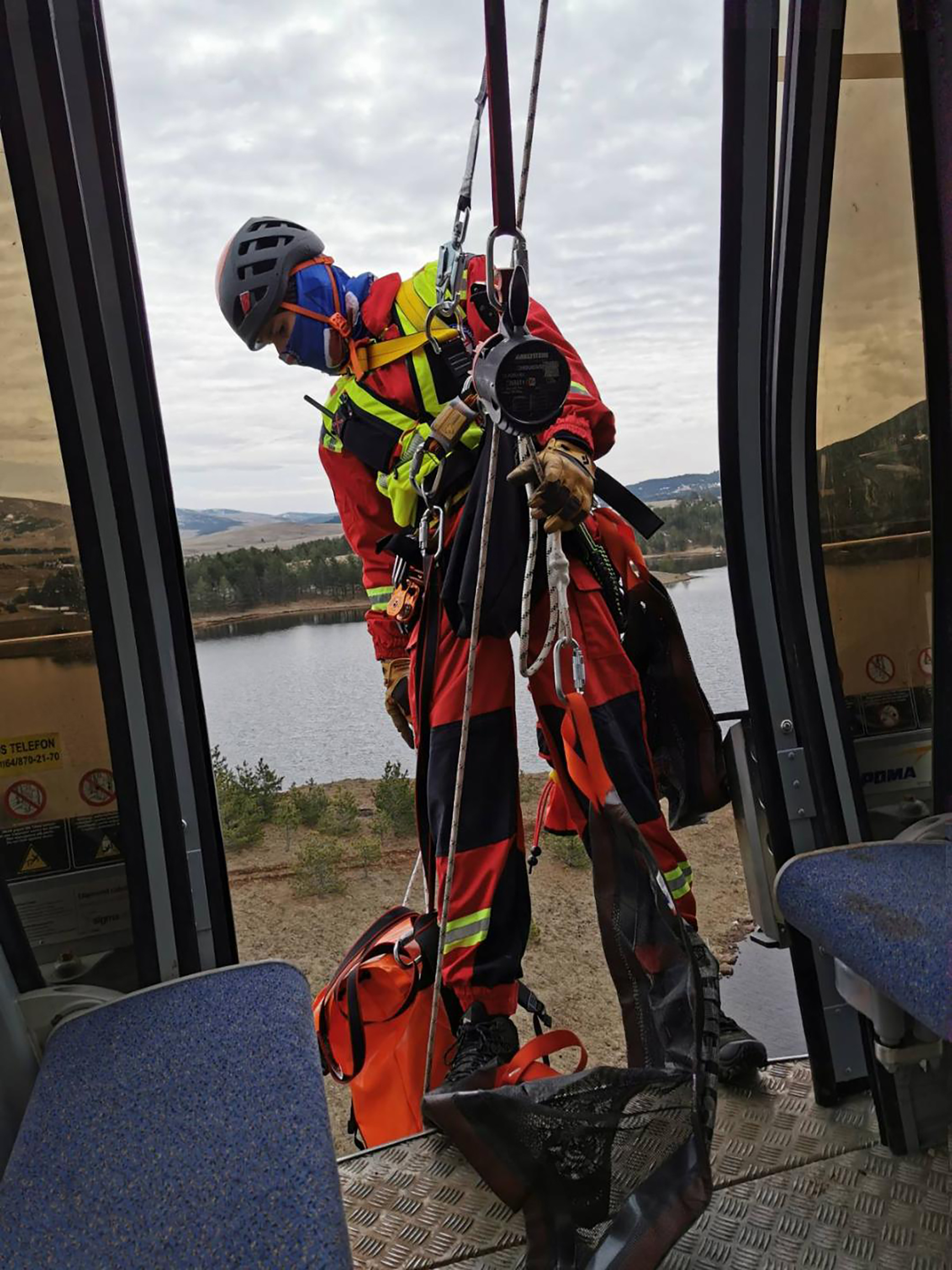 Spašavanje iz gondole Foto: GSS