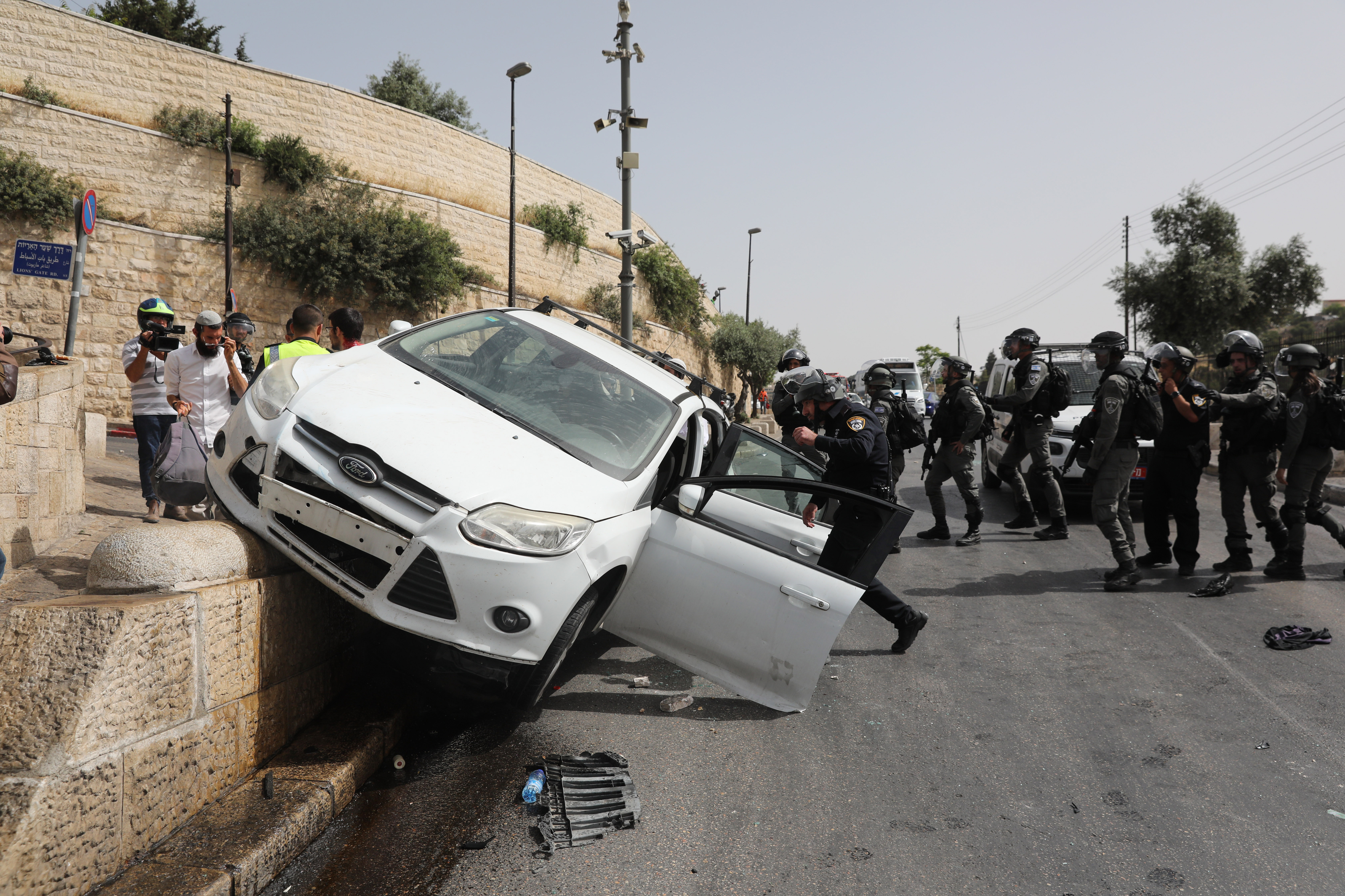 Clashes continue in Jerusalem