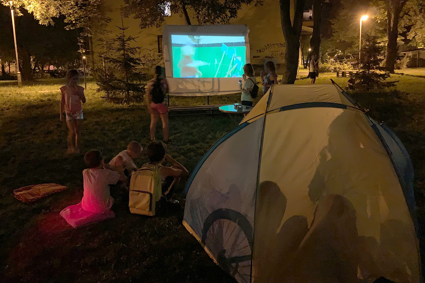 Novi Sad, Zeleno naselje, protest stanara zbog izgradnje parkinga  i ugrozavanja zelene povrsine, Foto: Zeleno naselje