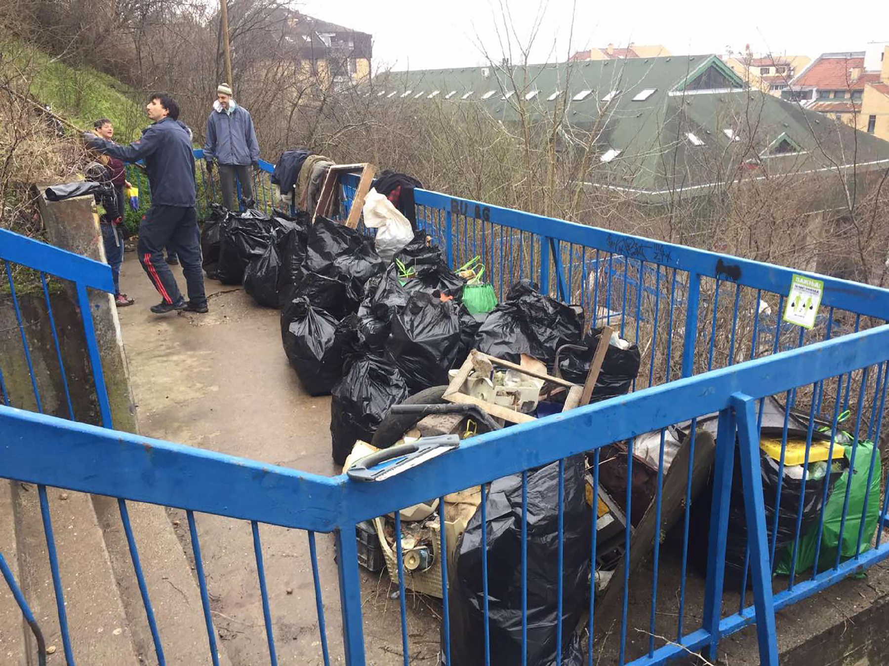 Mesto: Beograd
Datum: Sun Feb 21 13:36:05 CET 2021
Dogadjaj: DRUŠTVO - Ne davimo Beograd je i ovog vikenda organizovao dve akcije čišćenja smeća „Za čist Beograd”, i to na Voždovcu i Čukaričkoj padini
Izvor: FoNet/Ne davimo Beograd