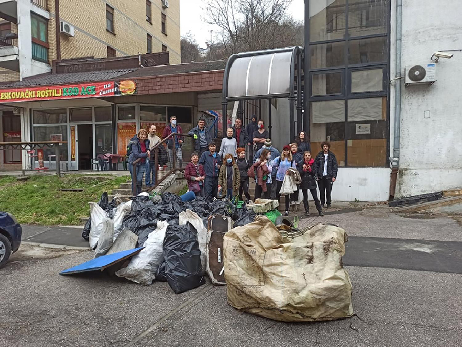 Mesto: Beograd
Datum: Sun Feb 21 13:32:33 CET 2021
Dogadjaj: DRUŠTVO - Ne davimo Beograd je i ovog vikenda organizovao dve akcije čišćenja smeća „Za čist Beograd”, i to na Voždovcu i Čukaričkoj padini
Izvor: FoNet/Ne davimo Beograd