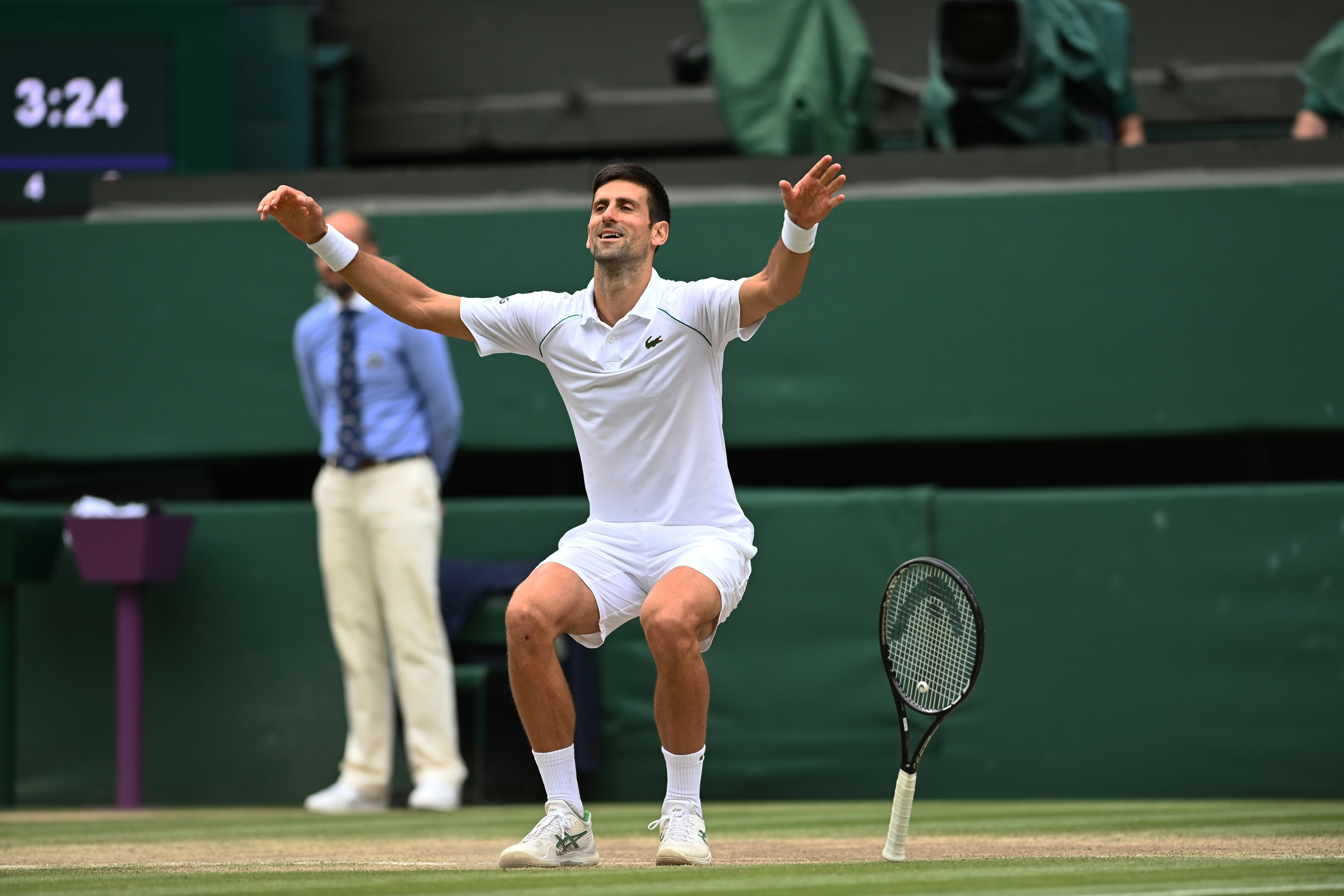 epa09338048 Novak Djokovic of Serbia celebrates after winning the men's final against Matteo Berrettini of Italy at the Wimbledon Championships, Wimbledon, Britain 11 July 2021.  EPA-EFE/NEIL HALL   EDITORIAL USE ONLY