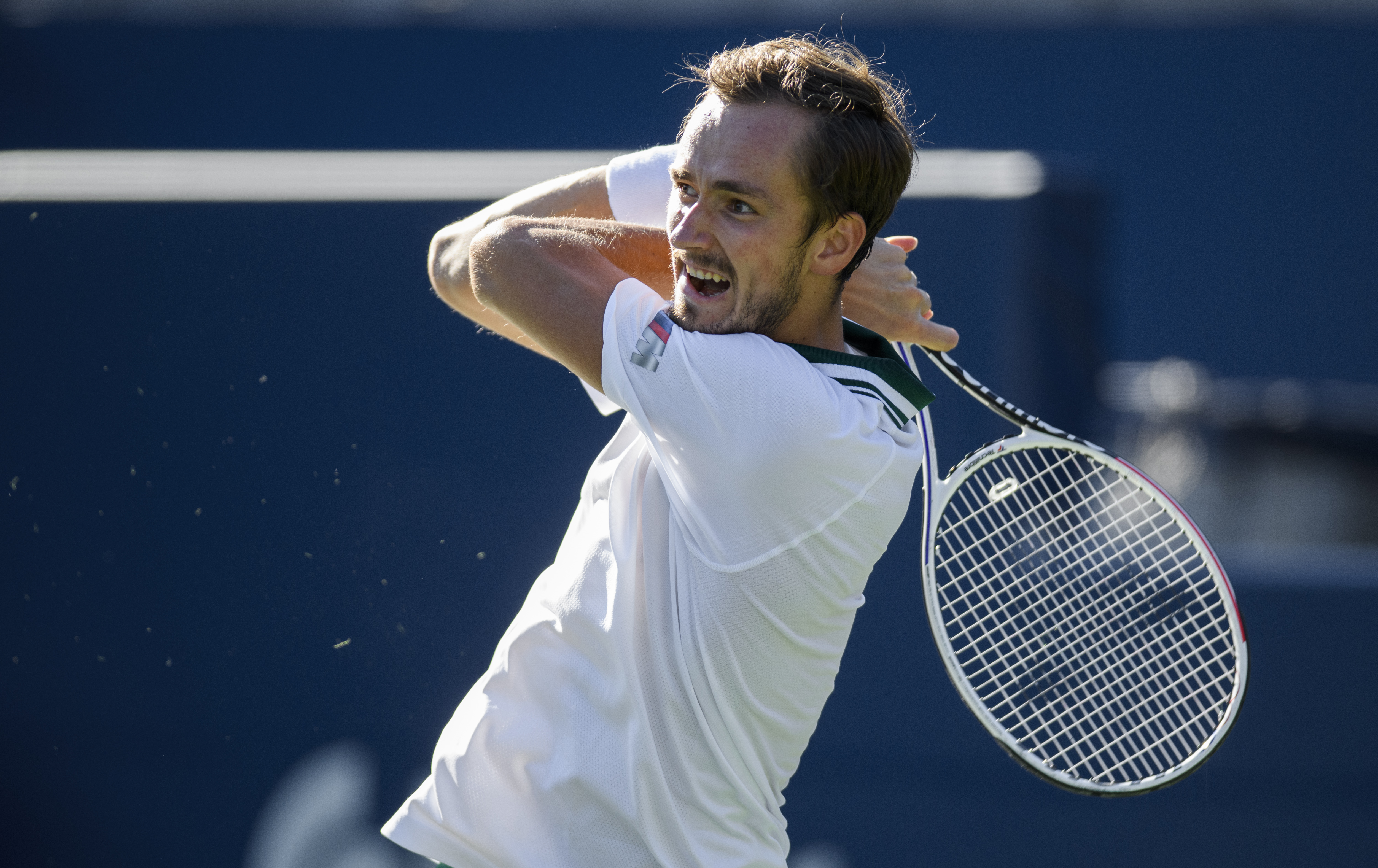 epa09415939 Daniil Medvedev of Russia in action against Reilly Opelka of the USA during the men's final of the National Bank Open tennis tournament in Toronto, Canada, 15 August 2021.  EPA-EFE/WARREN TODA