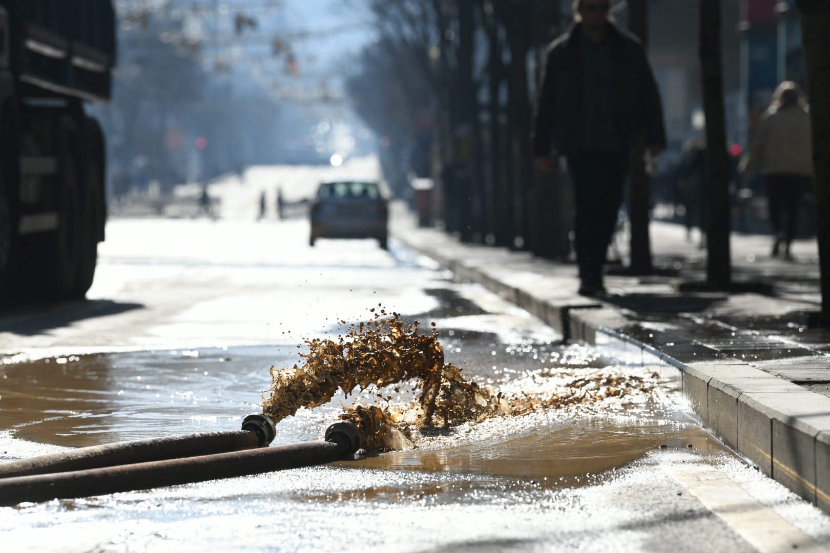 Beograd 23.02.2021. Pukla vodovodna cev, voda, havarija, centar grada Foto: Vesna Lalić/Nova.rs