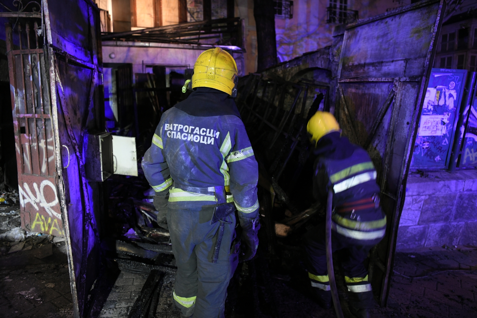 Beograd 13. april 2021. Pozar u Francuskoj ulici kod broja 19, vatrogasci Foto:Dragan Mujan/Nova.rs