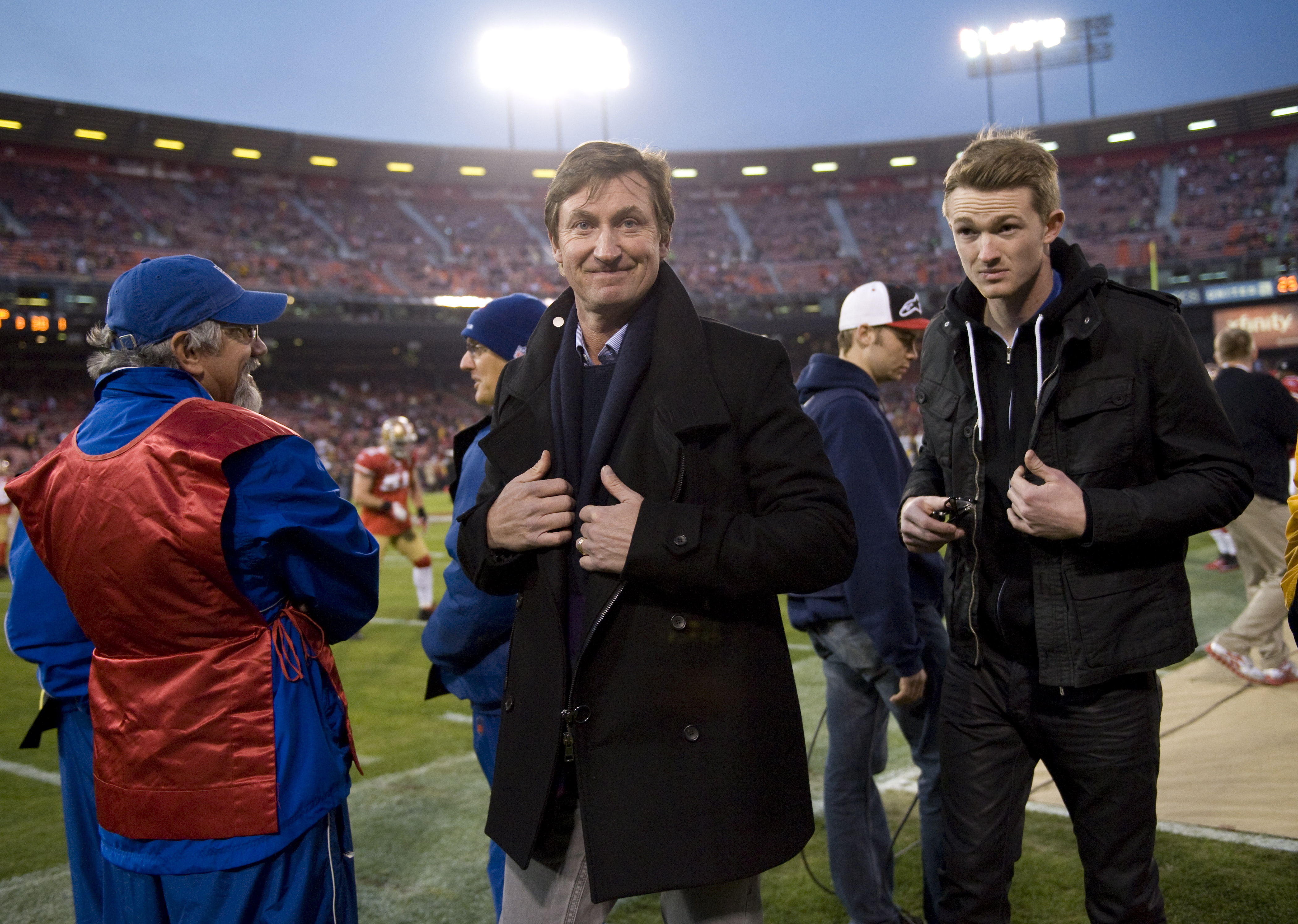 Wayne Gretzky at the Pittsburgh Steelers versus San Francisco 49ers game