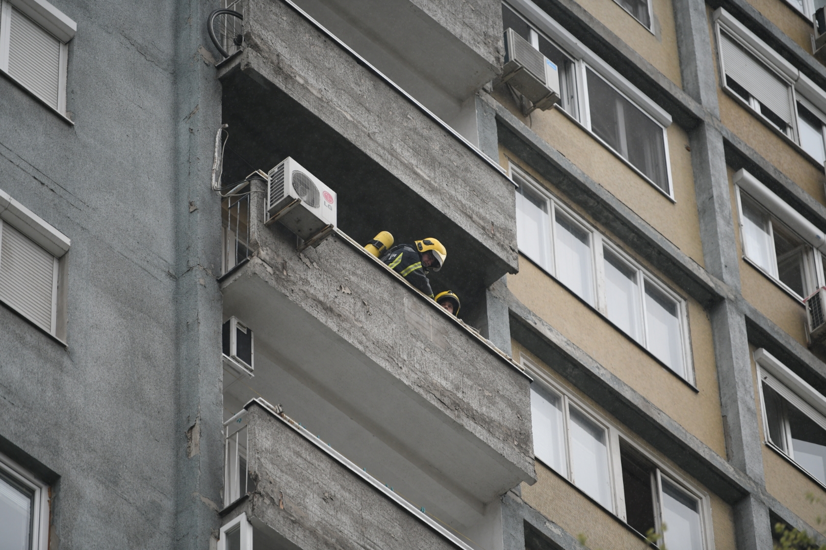 Beograd 17.04.2021. Novi Beograd, Bulevar Mihaila Pupina, požar, zgrada Foto: Dragan Mujan/Nova.rs