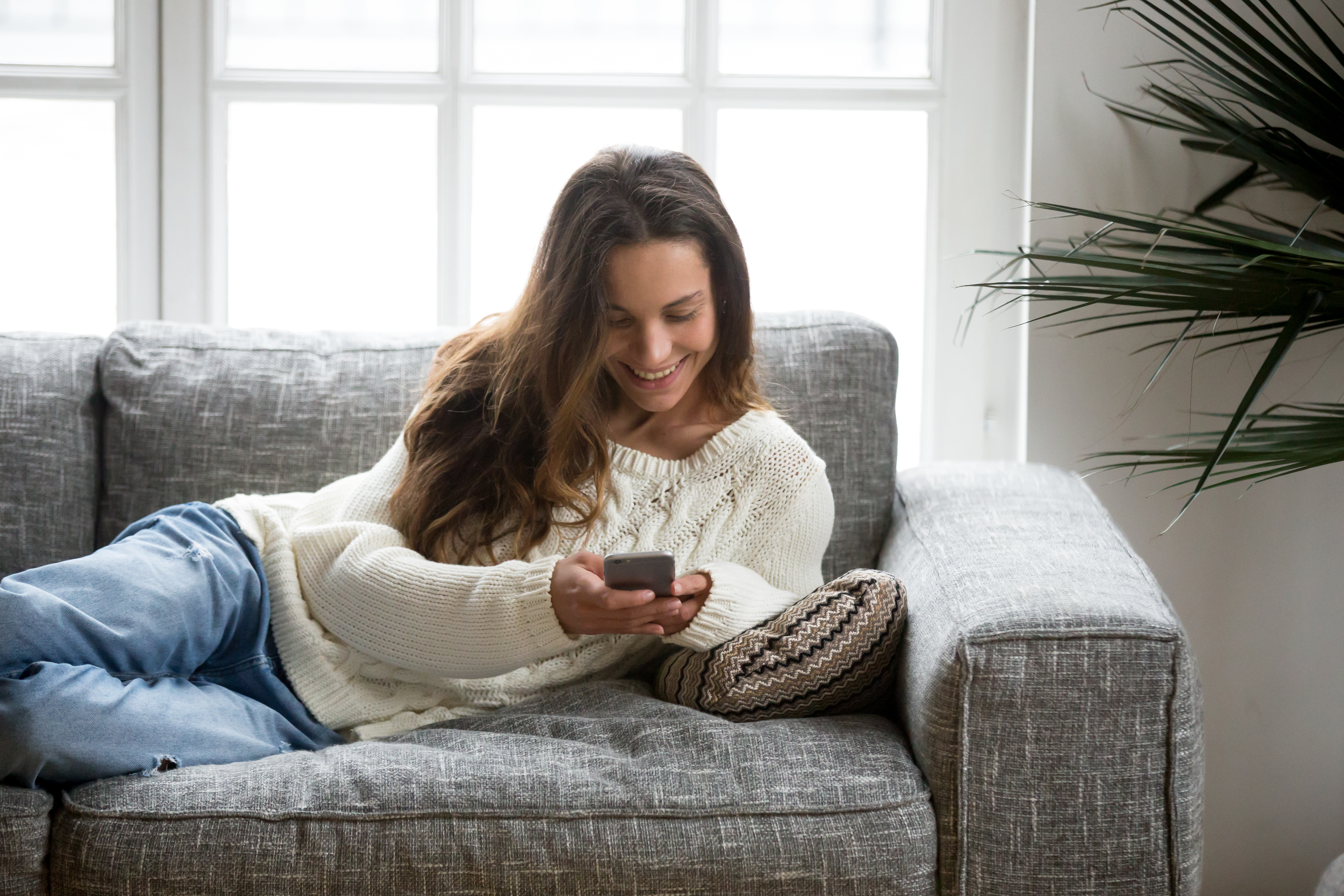 mobilni, sms, poruka, knjiga Foto: Shutterstock