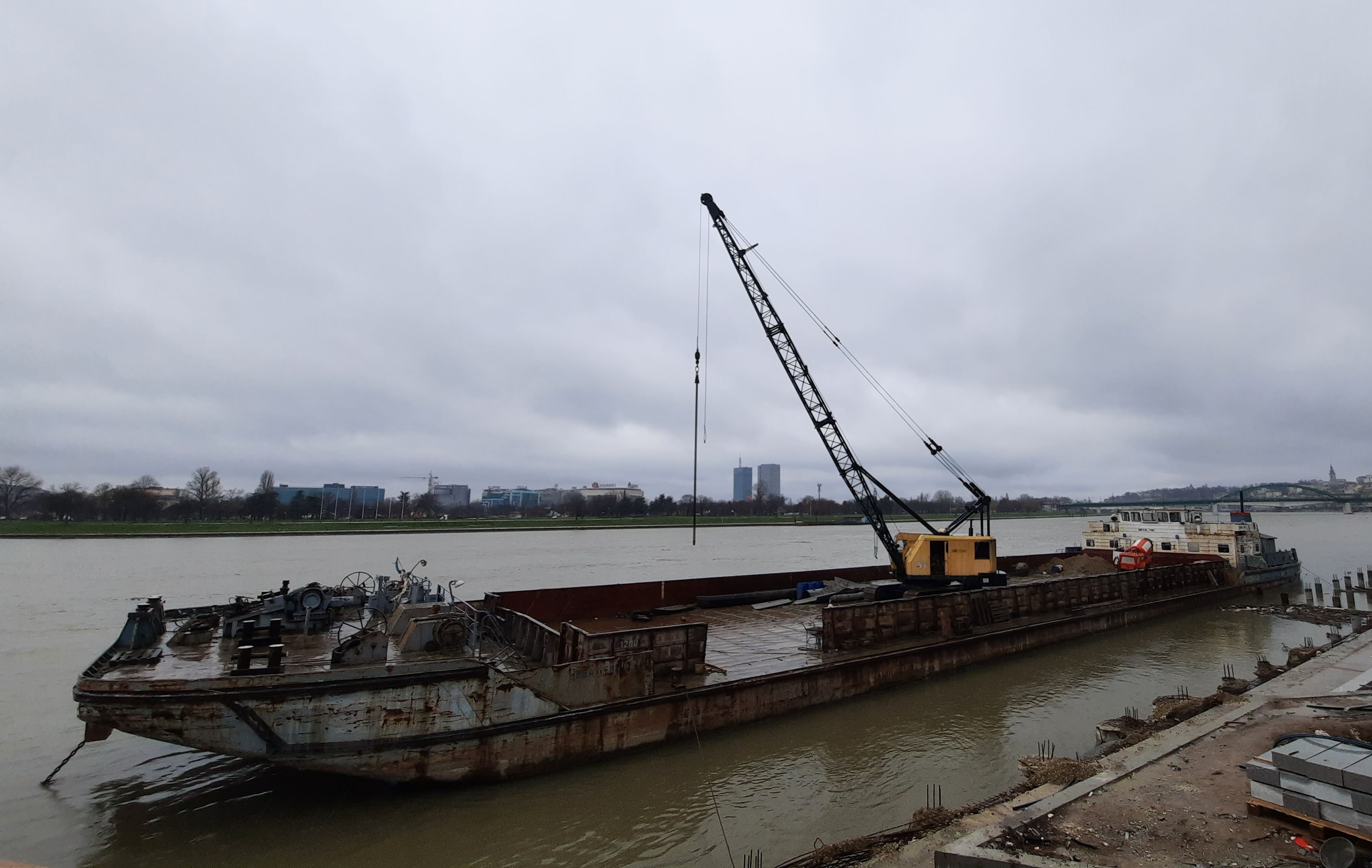 Beograd, 08.01.2021. šleper, Sava, reka, kej, brod