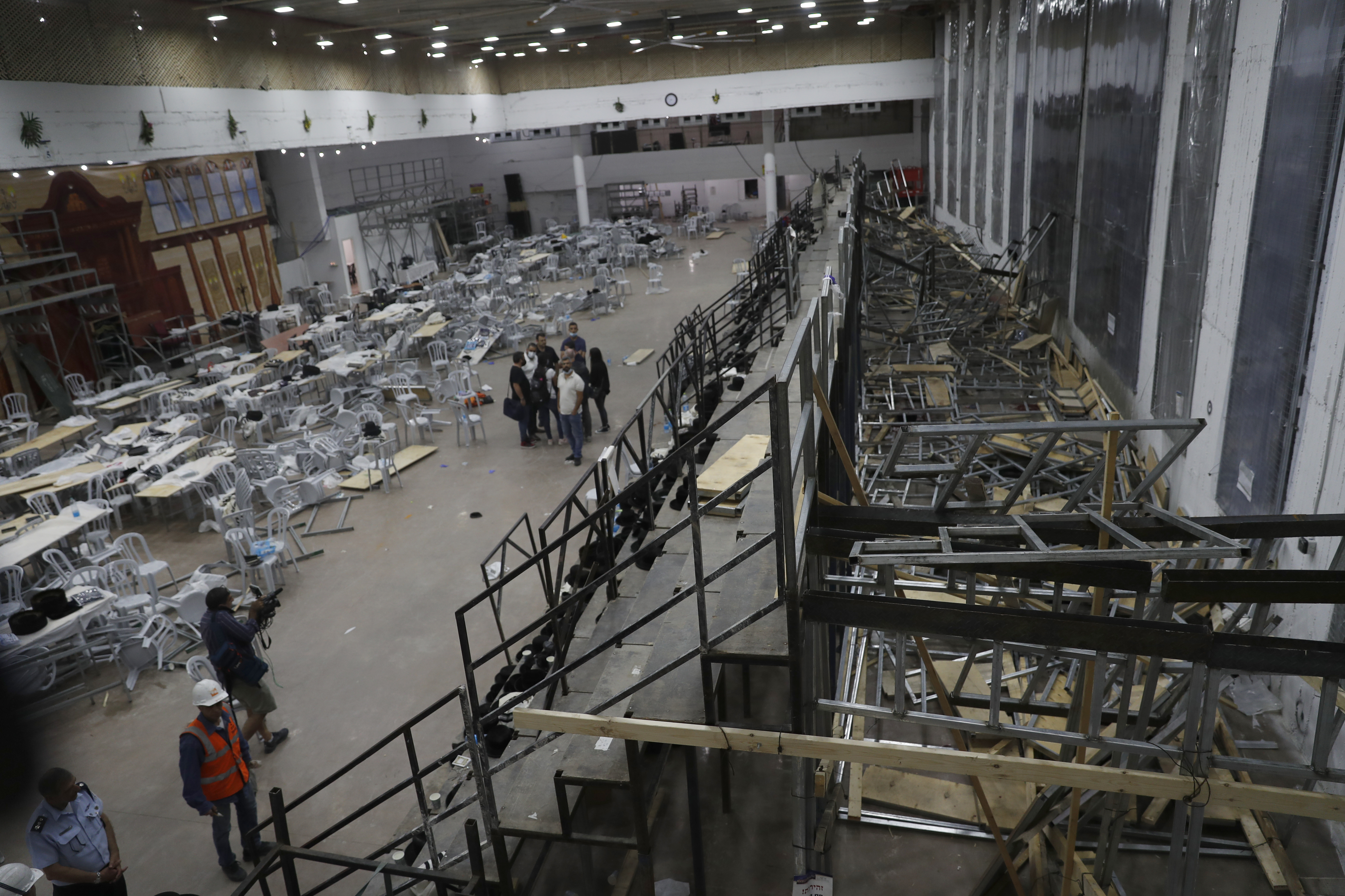 Collapse of Tribune at a in Synagogue