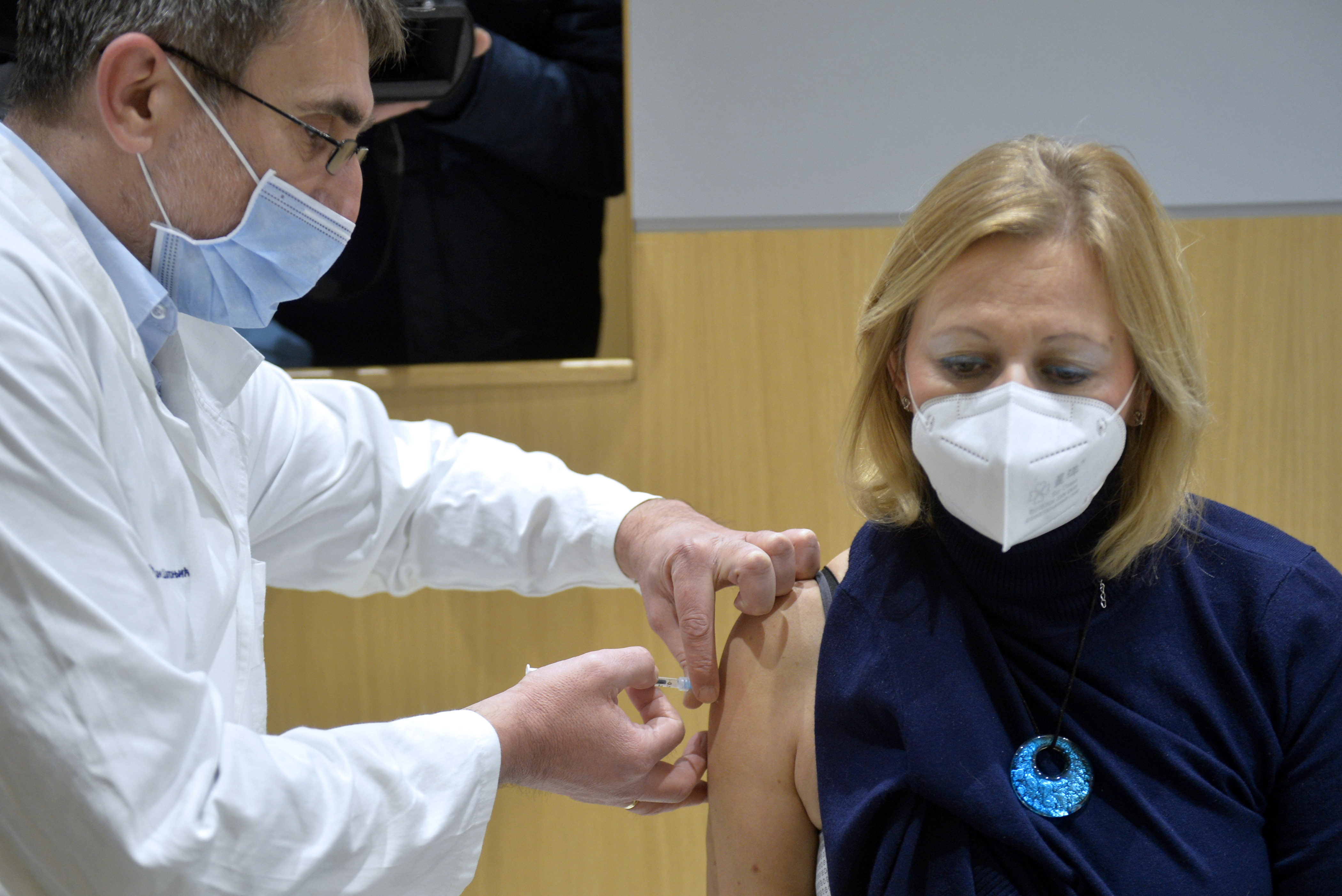 Beograd, 5. januara 2021 -  ISPRAVKA POTPISA - Urgentni centar Klinickog centra Srbije. Vakcinacija protiv korona virusa vrsi se i danas na vise lokacija. Prva je vakcinu primila epidemiolog Vesna Mioljevic. FOTO TANJUG/ RADE PRELIC/bs
