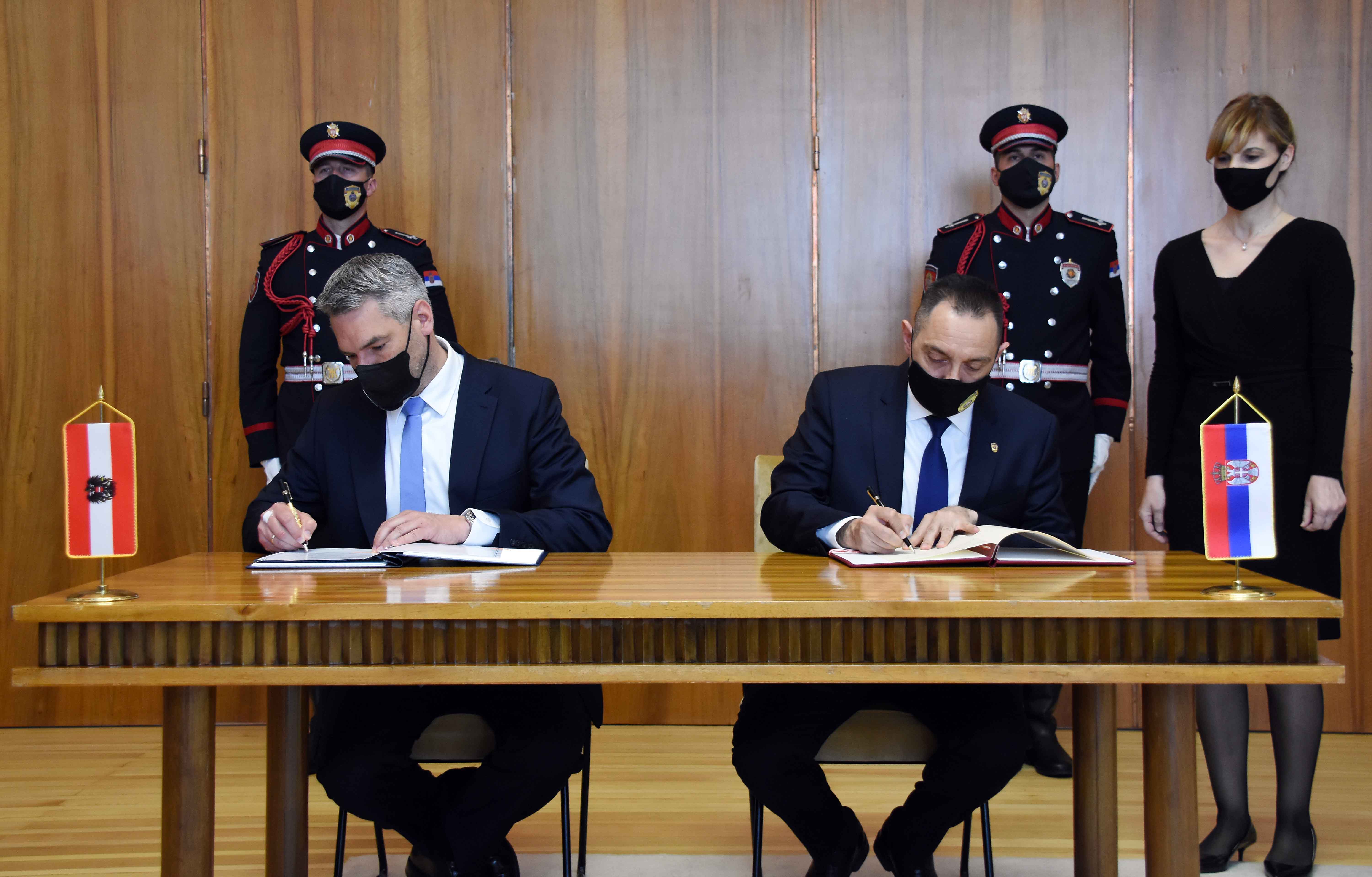 MUP-SAOPSTENJE-MINISTRI VULIN I NEHAMER