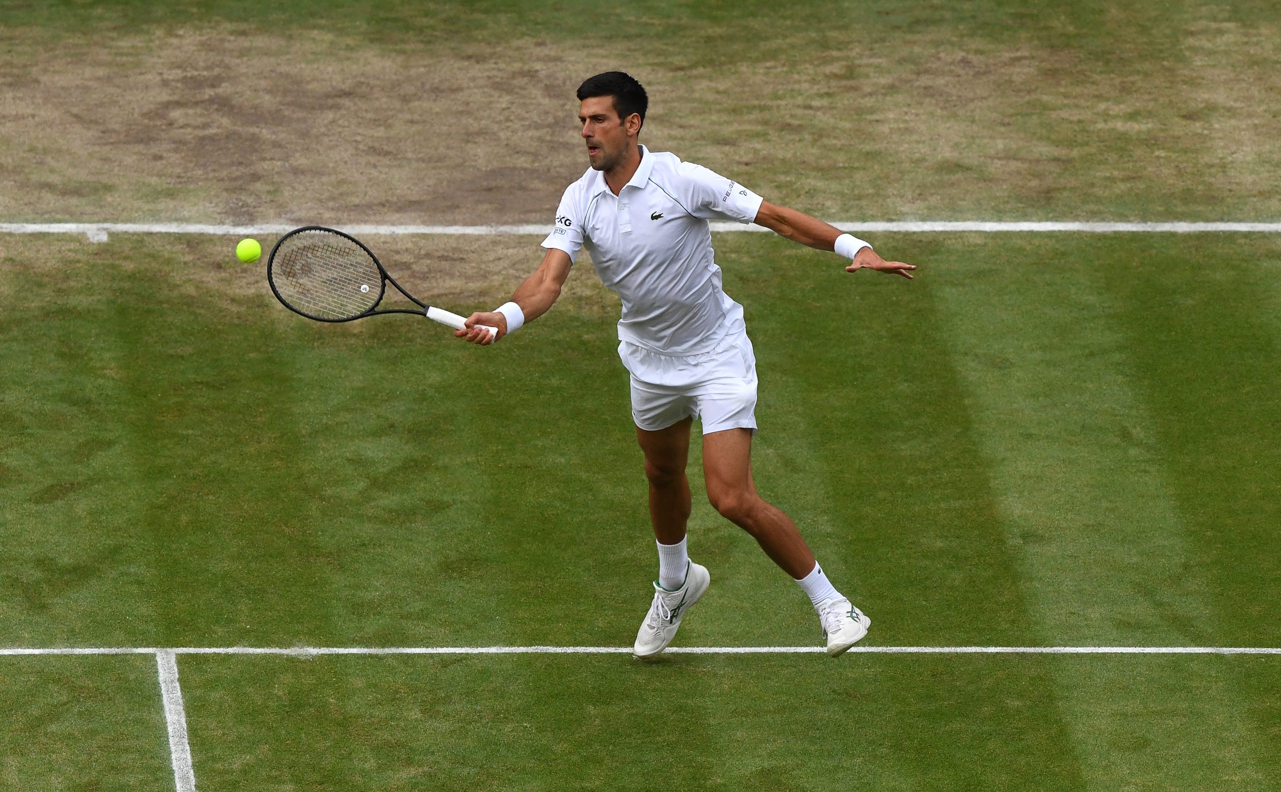 epa09334237 Novak Djokovic of Serbia in action against Denis Shapovalov of Canada during their men's semi final match at the Wimbledon Championships in Wimbledon, Britain, 09 July 2021.  EPA-EFE/FACUNDO ARRIZABALAGA   EDITORIAL USE ONLY