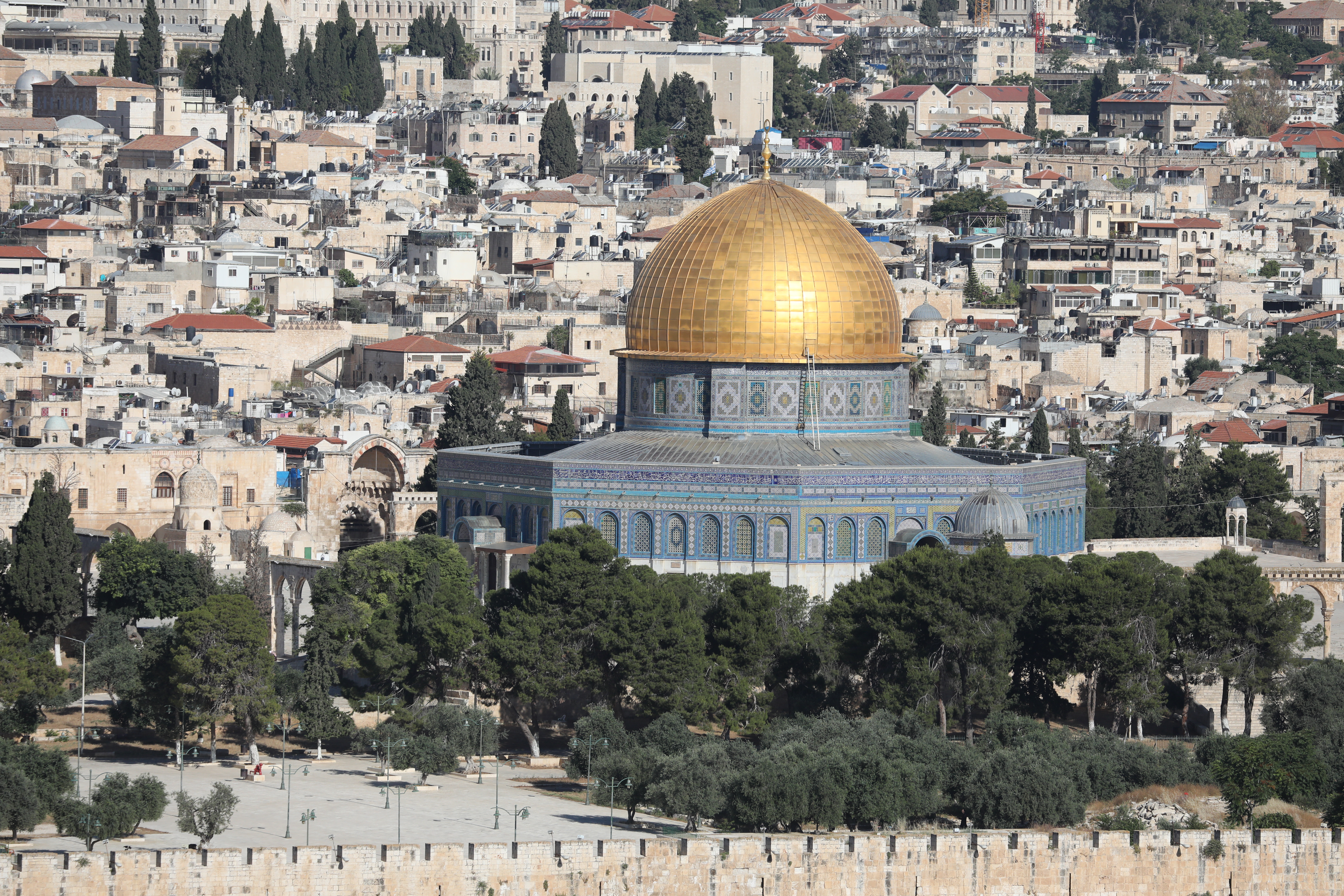 Police opened the Al-Aqsa Mosque for Muslim worshipers