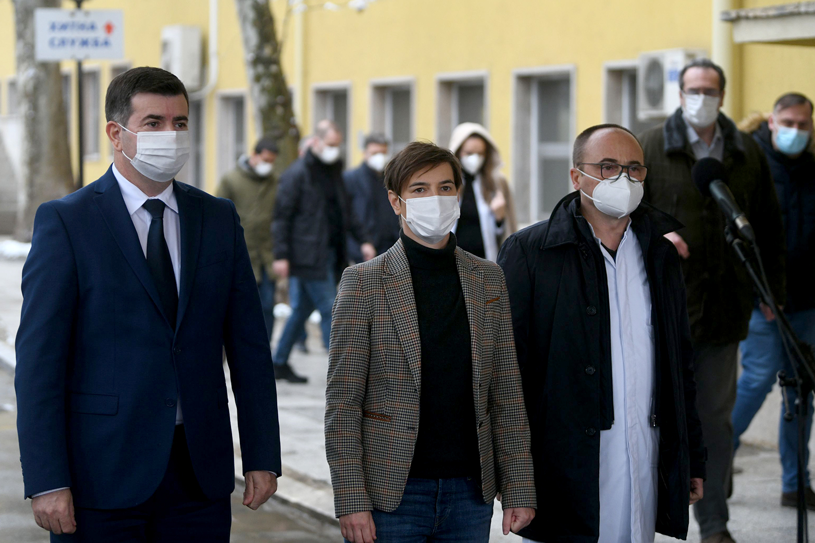 Ana Brnabic u poseti lekarima koji se vakcinisu u Tirsovoj