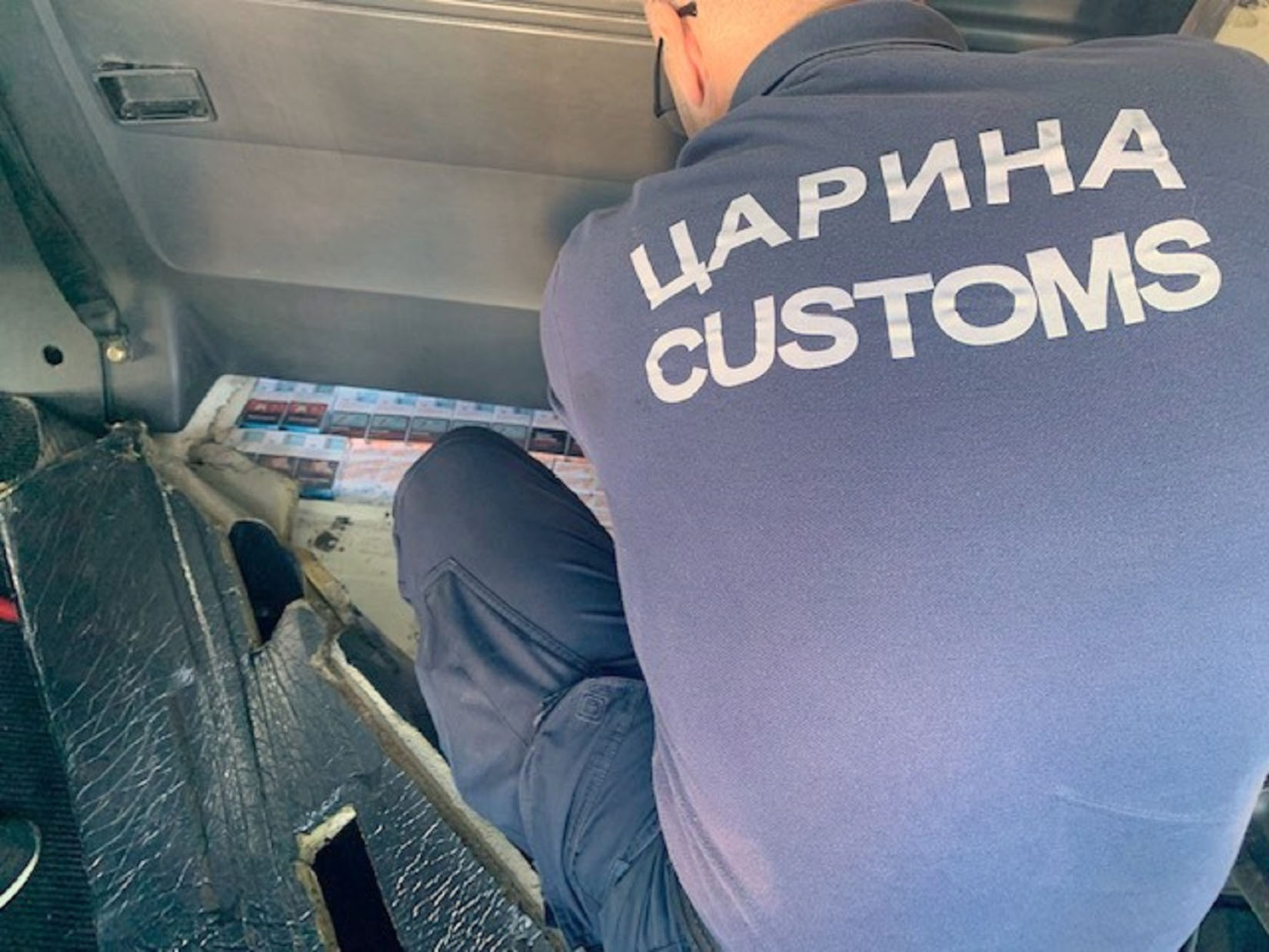 otkrivene cigarete u podu kombija Kelebija 02 07