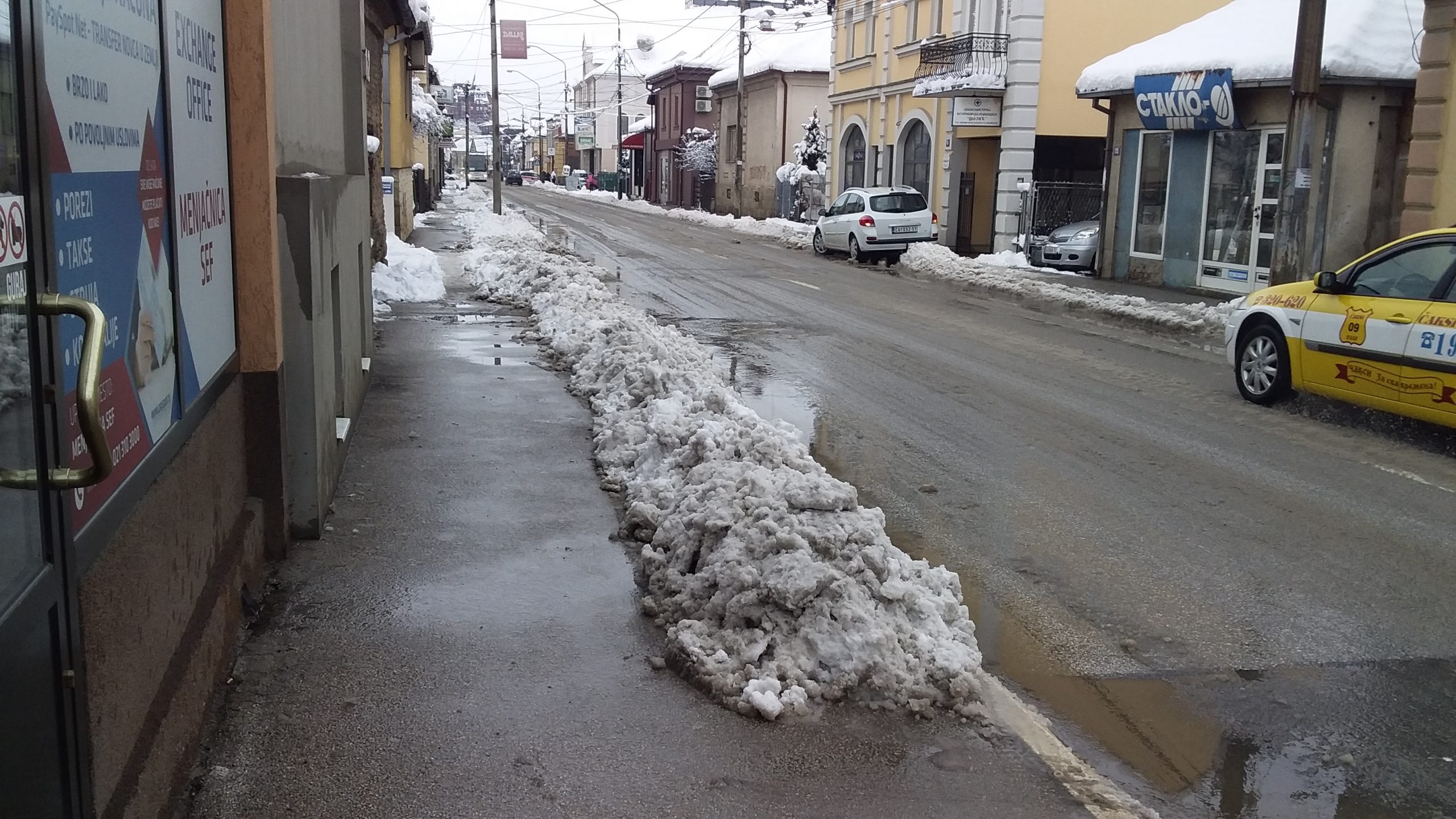 Čačak - Slomilo se drvo, neko mogao da strada-6000 potrošača bez struje