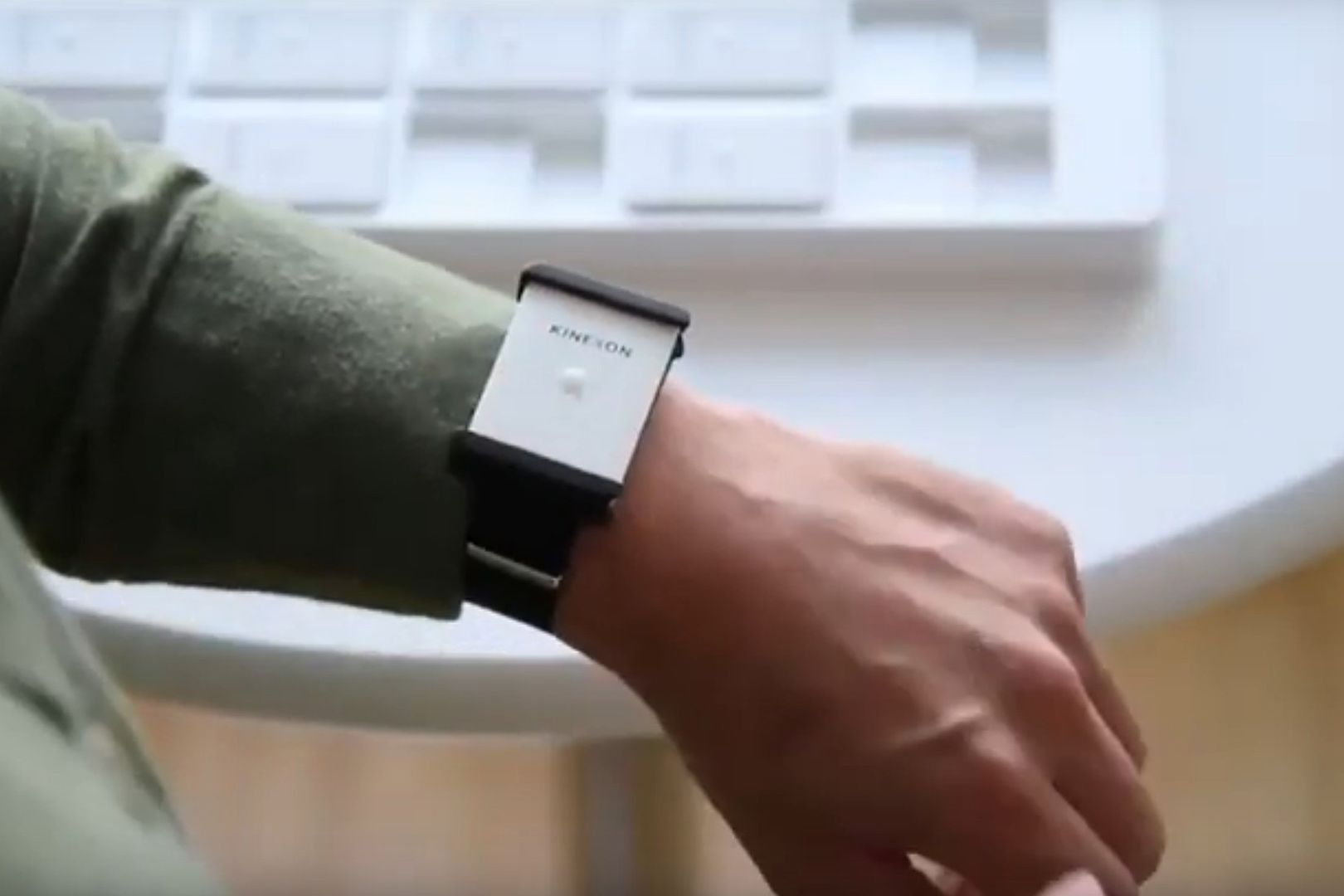 Kinexon safezone narukvica protiv sirenja virusa korona, koronavirus