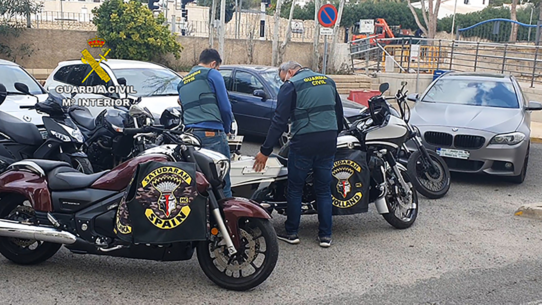 pripadnici moto bande sastavljene od Srba i Holanđana, koji su uhapšeni zbog trgovine drogom.
