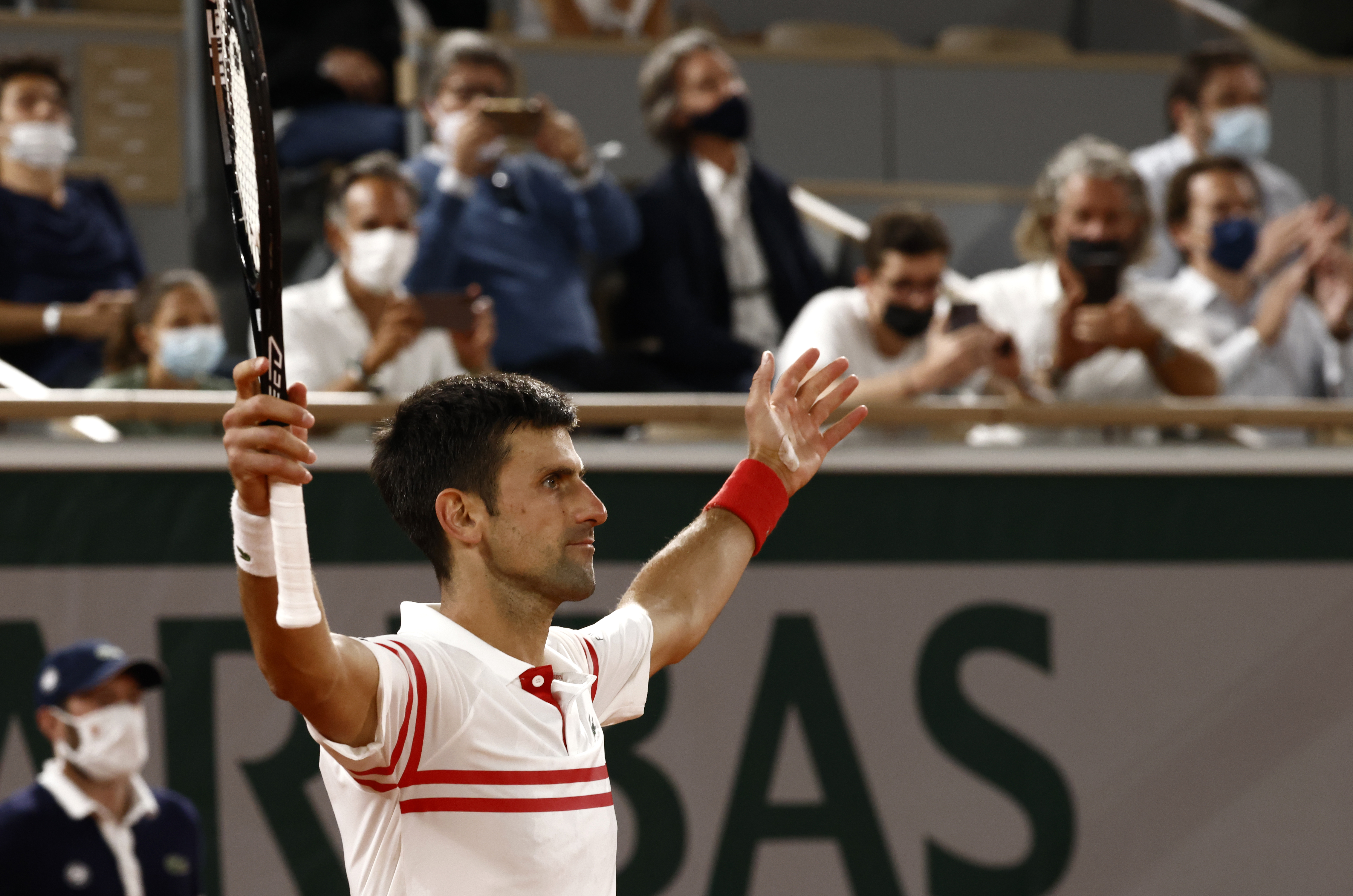 epa09263585 Novak Djokovic of Serbia celebrates winning against Rafael Nadal of Spain during their semi final match at the French Open tennis tournament at Roland Garros in Paris, France, 11 June 2021.  EPA-EFE/YOAN VALAT