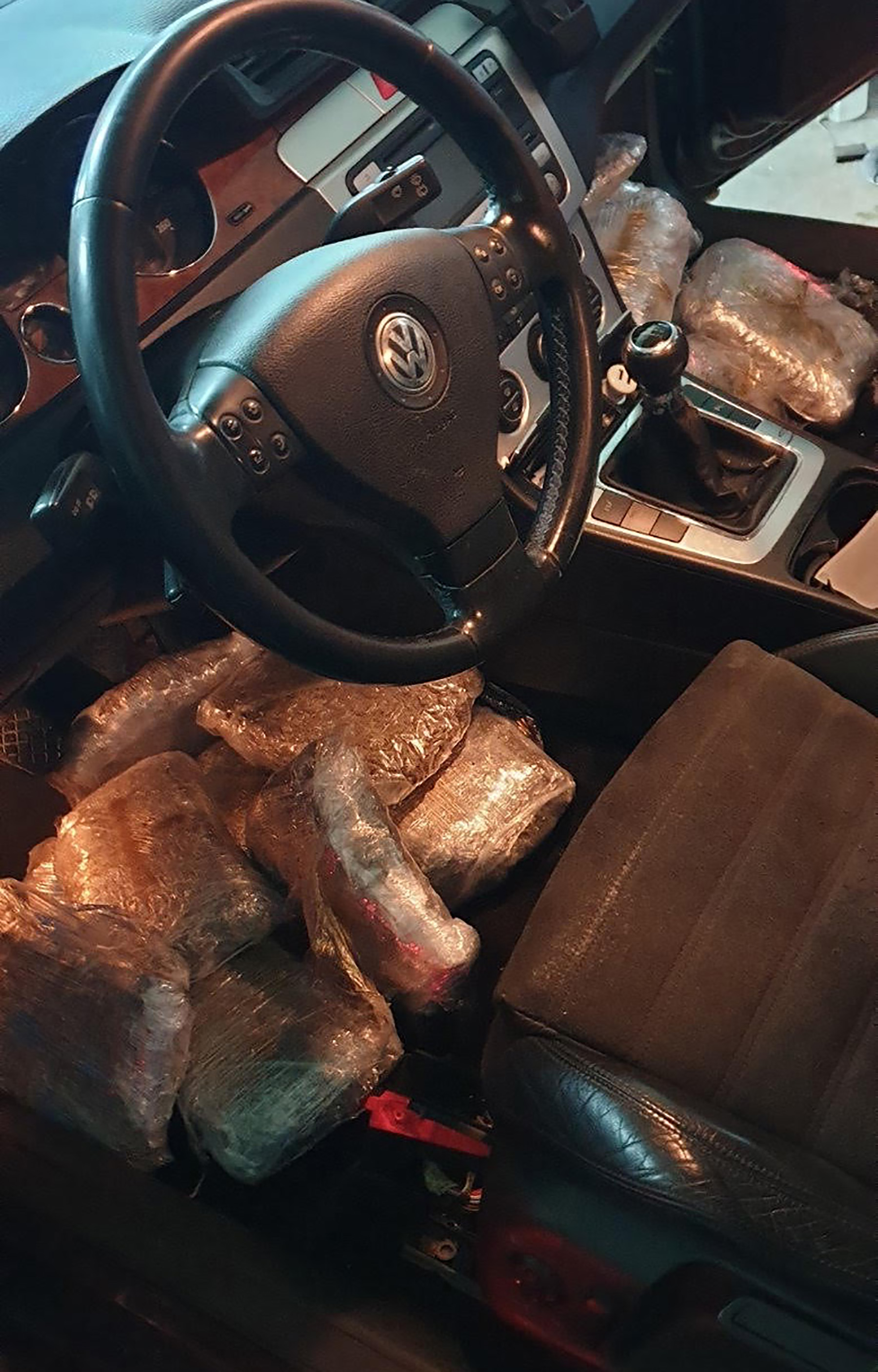 Zaplena 33 kilograma marihuane automobilu Pasat u okolini Brusa