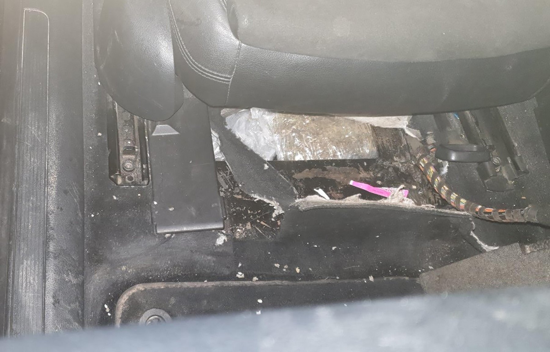 Zaplena 33 kilograma marihuane automobilu Pasat u okolini Brusa