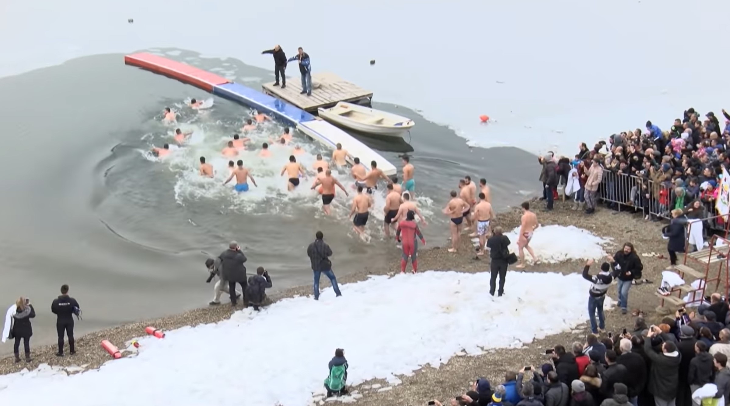 BOGOJAVLJENJE 2019 - PLIVANJE ZA KRST ČASNI U KRAGUJEVCU
