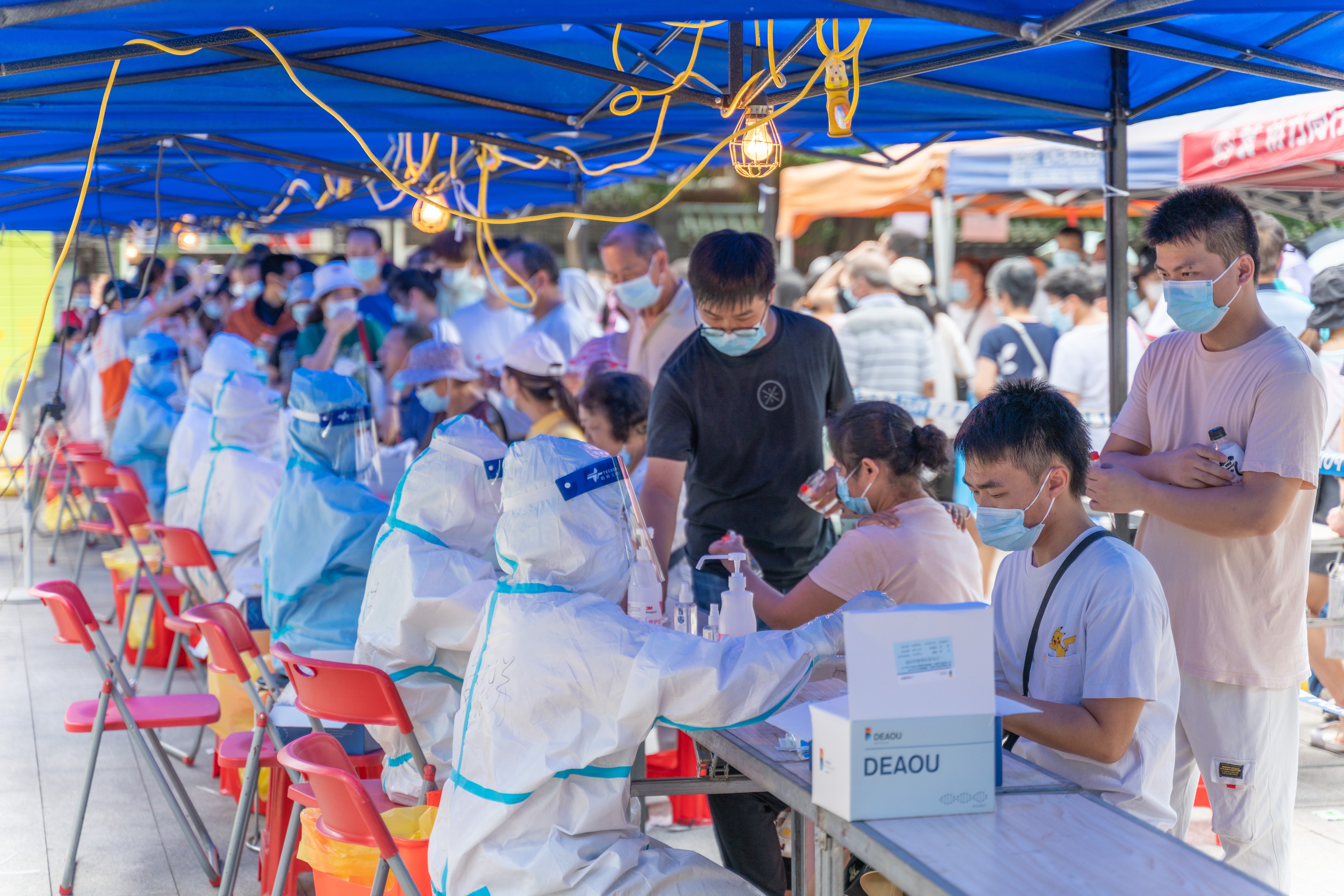 Guangzhou citizens line up for Covid-19 test