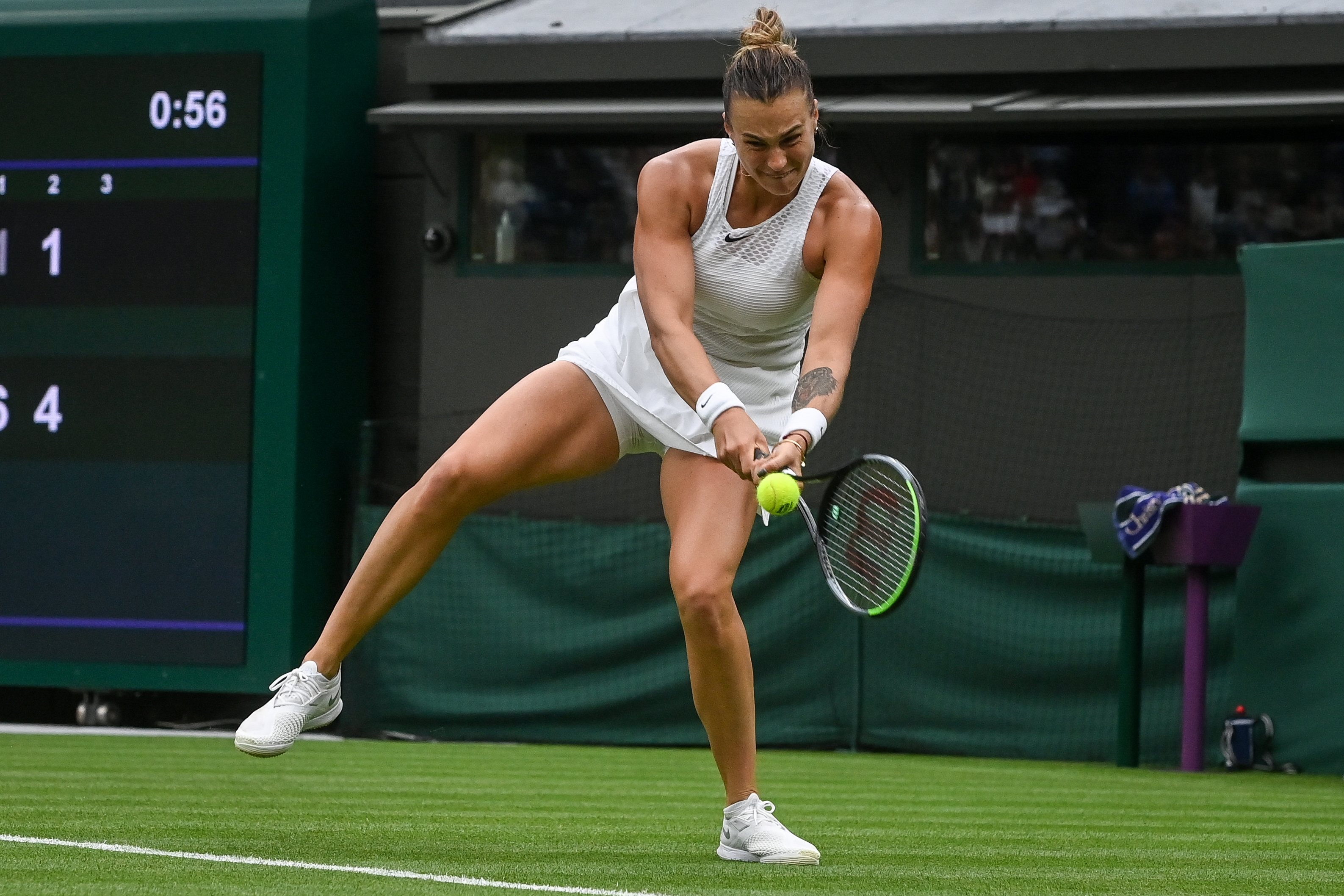 epa09307892 Aryna Sabalenka of Belarus in action against Monica Niculescu of Romania during their first round match at the Wimbledon Championships tennis tournament in Wimbledon, Britain, 28 June 2021.  EPA-EFE/FACUNDO ARRIZABALAGA