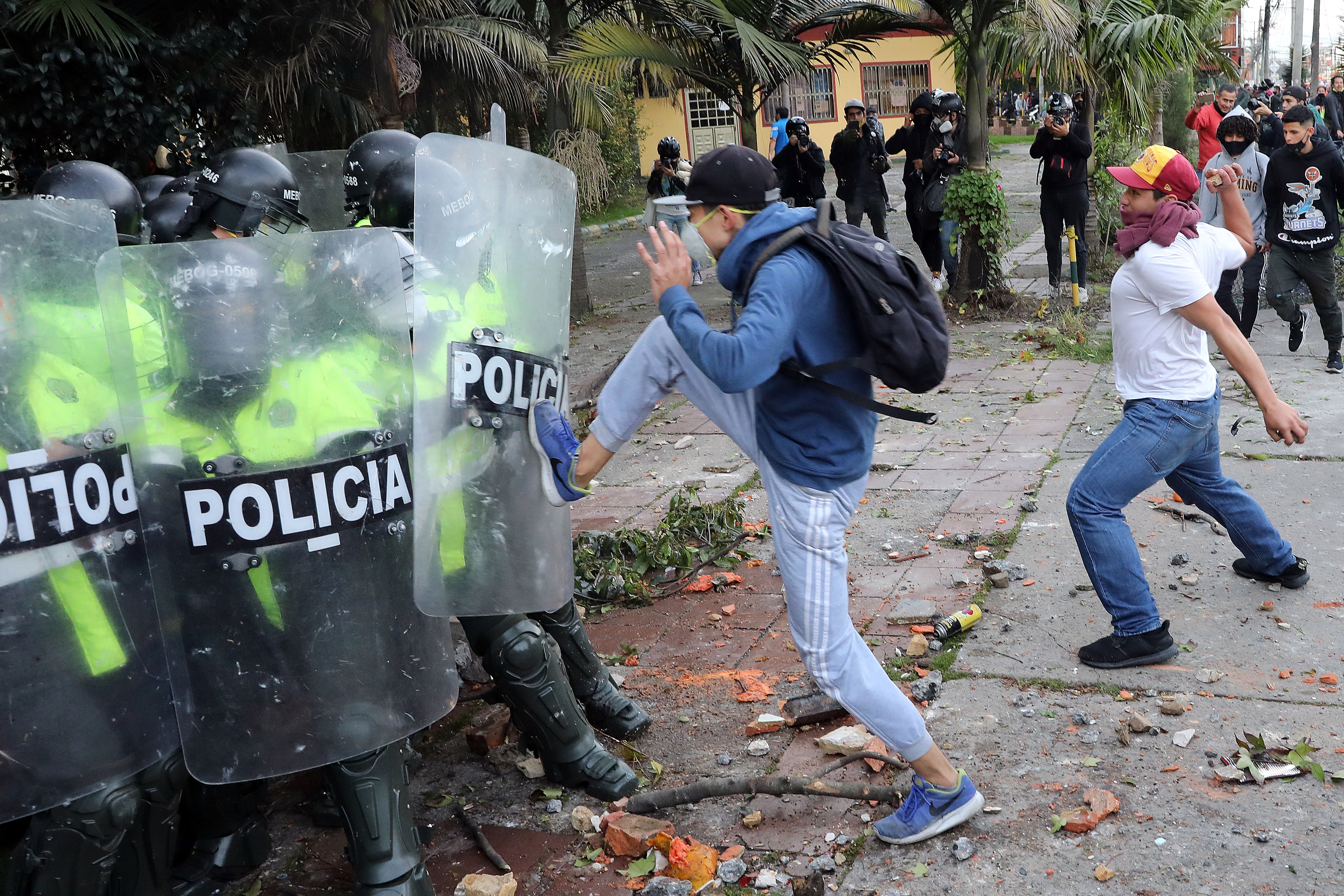 Kolumbija protest, Protest after police officers killed a lawyer in Bogota