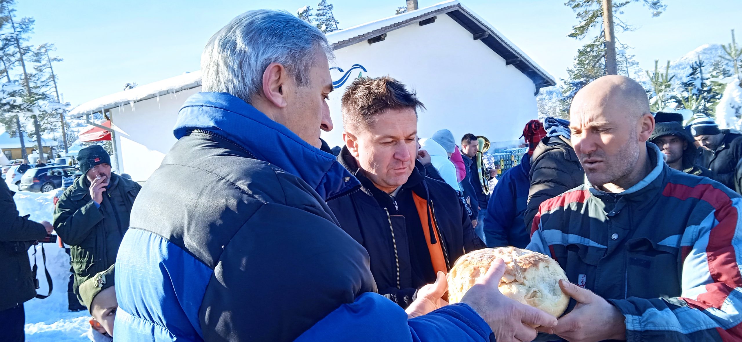 Zlatibor, 19.01.2021. Plivanje za časni Krst, Bogojavljenski krst, Bogojavljenje, reka Crni Rzav Foto: Slavica Panić/Nova.rs
Slike poslala Slavica Panić
