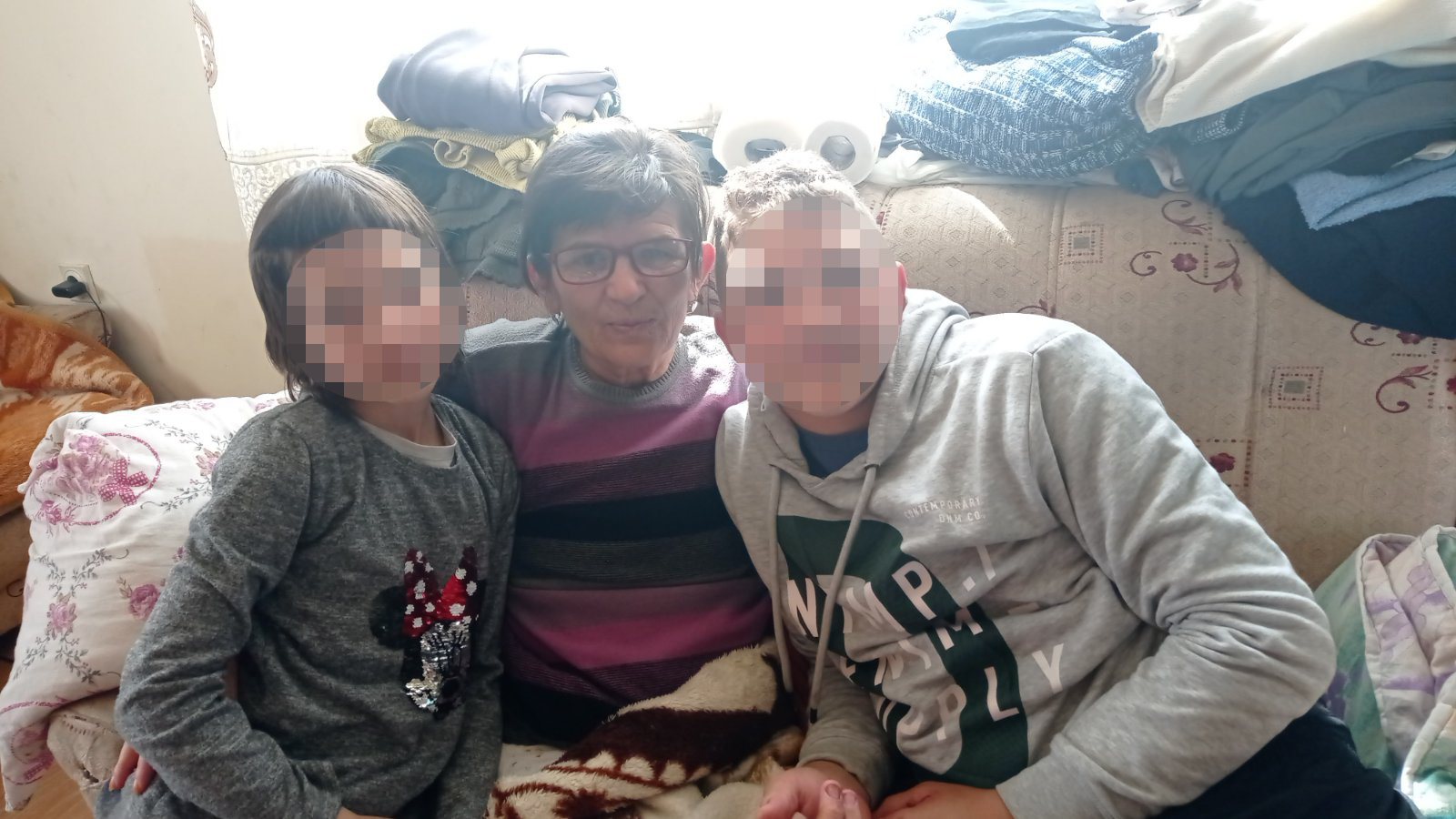 Blace 21.03.2021. Deca, baka, socijalna služba, pokušaj uzimanja dece od bake, socijalna radnica Foto: Nova.rs