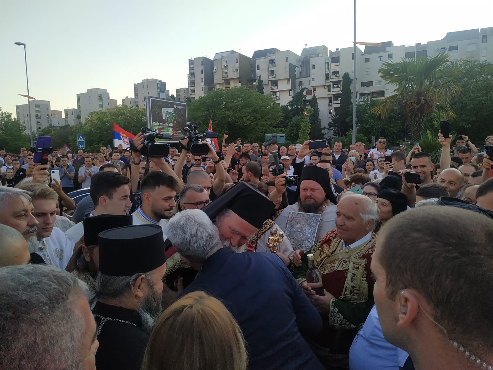 Podgorica, Saborni hram, mitropolit Joanikije doček, Foto: drug Vojislava Milovančevića