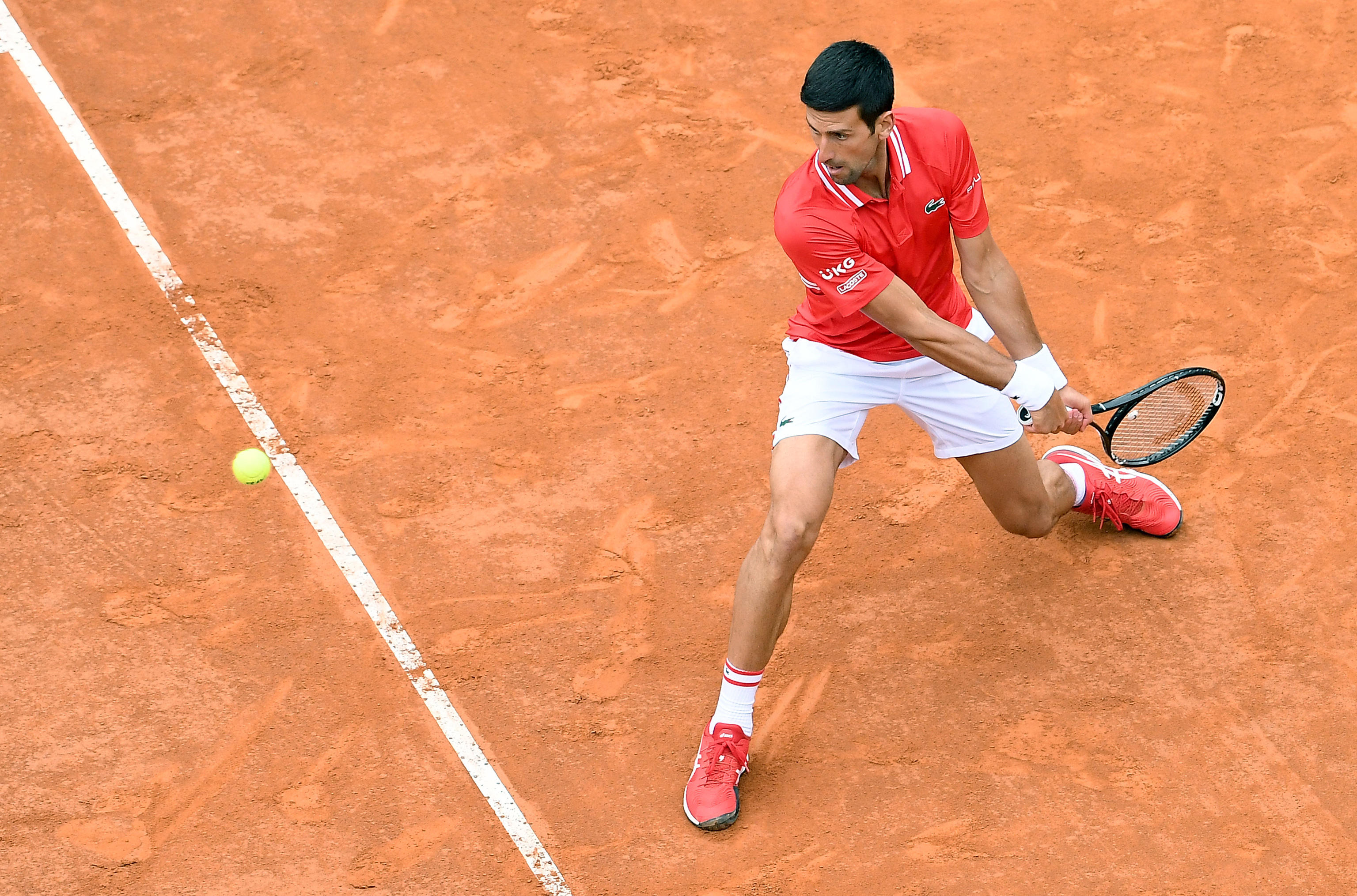 epa09199616 Novak Djokovic of Serbia in action during his men's singles quarter final match against  Stefanos Tsitsipas of Greece at the Italian Open tennis tournament in Rome, Italy, 14 May 2021.  EPA-EFE/ETTORE FERRARI