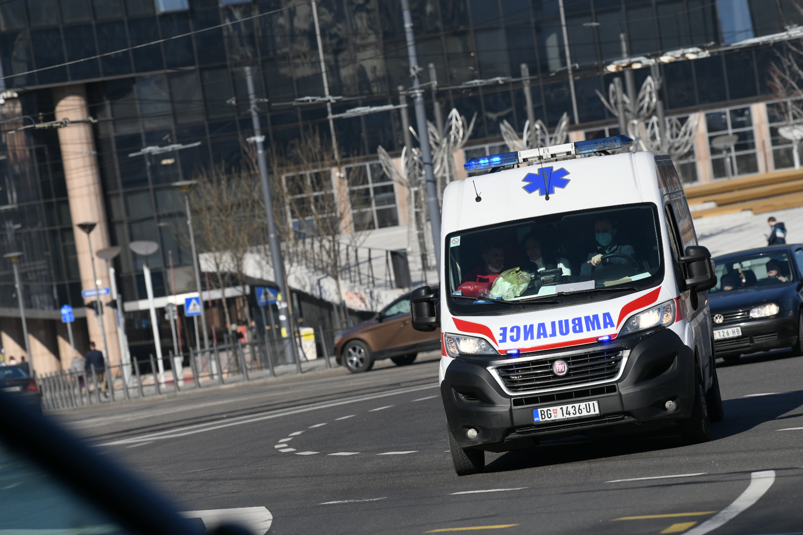 Beograd 23.02.2021. Slavija, saobraćaj. Pukla vodovodna cev, voda, havarija, centar grada Foto: Vesna Lalić/Nova.rs