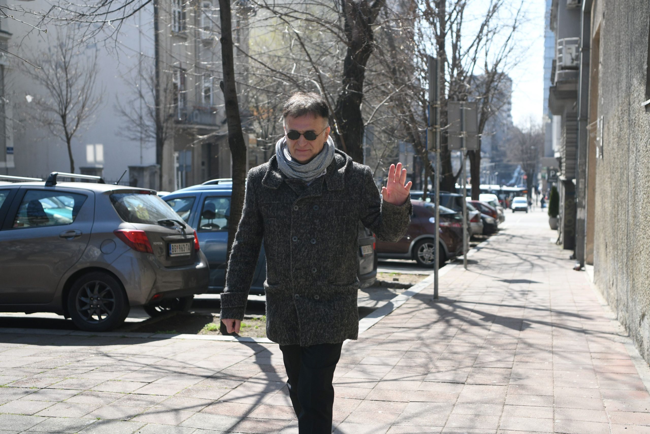 Beograd 26.03.2021. Branislav Lecic ispred kuce, polazi na saslusanje u policiju. Foto: Filip Krainčanić/Nova.rs