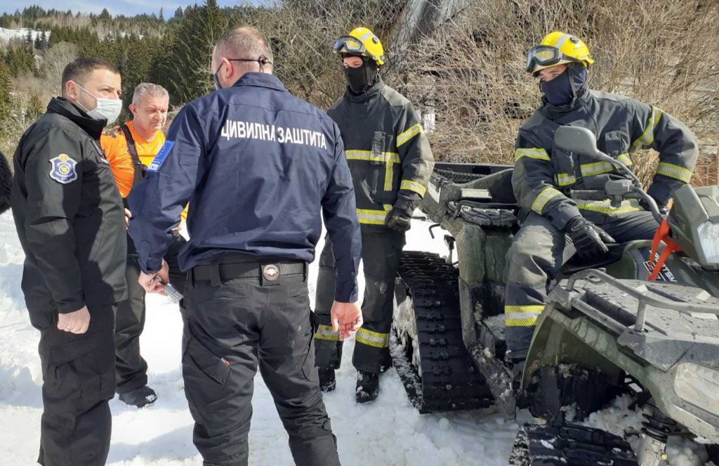 Golija, pripadnici Sektora za vanredne situacije, vatrogasno spasilačka jedinica Čačak i Ivanjica, dostava namirnica, ugroženo stanovništvo Foto: MUP Srbije